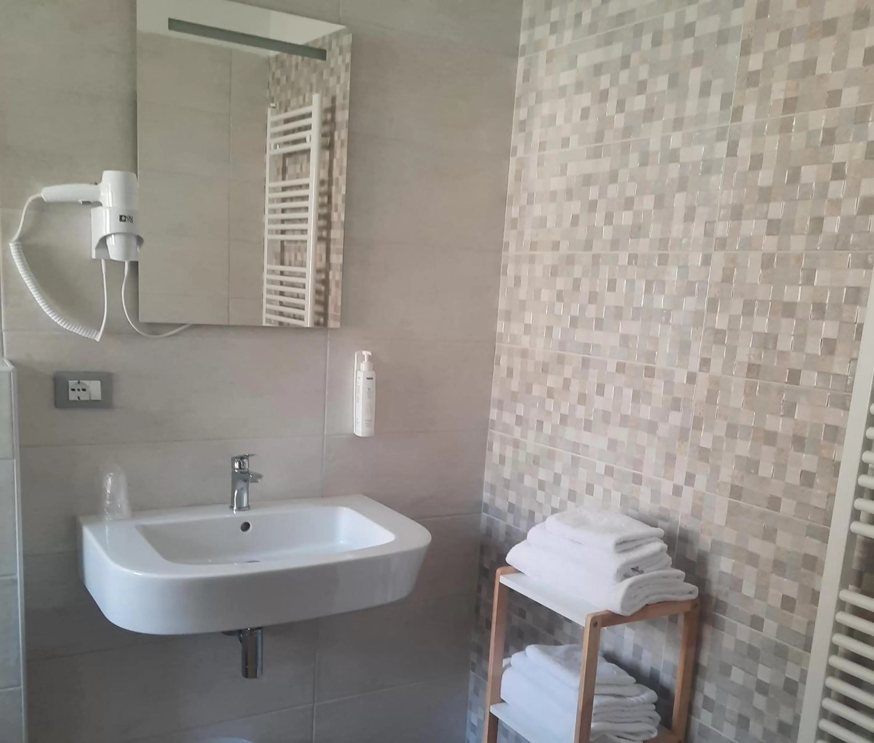 Shower in Hotel Porta Rivera