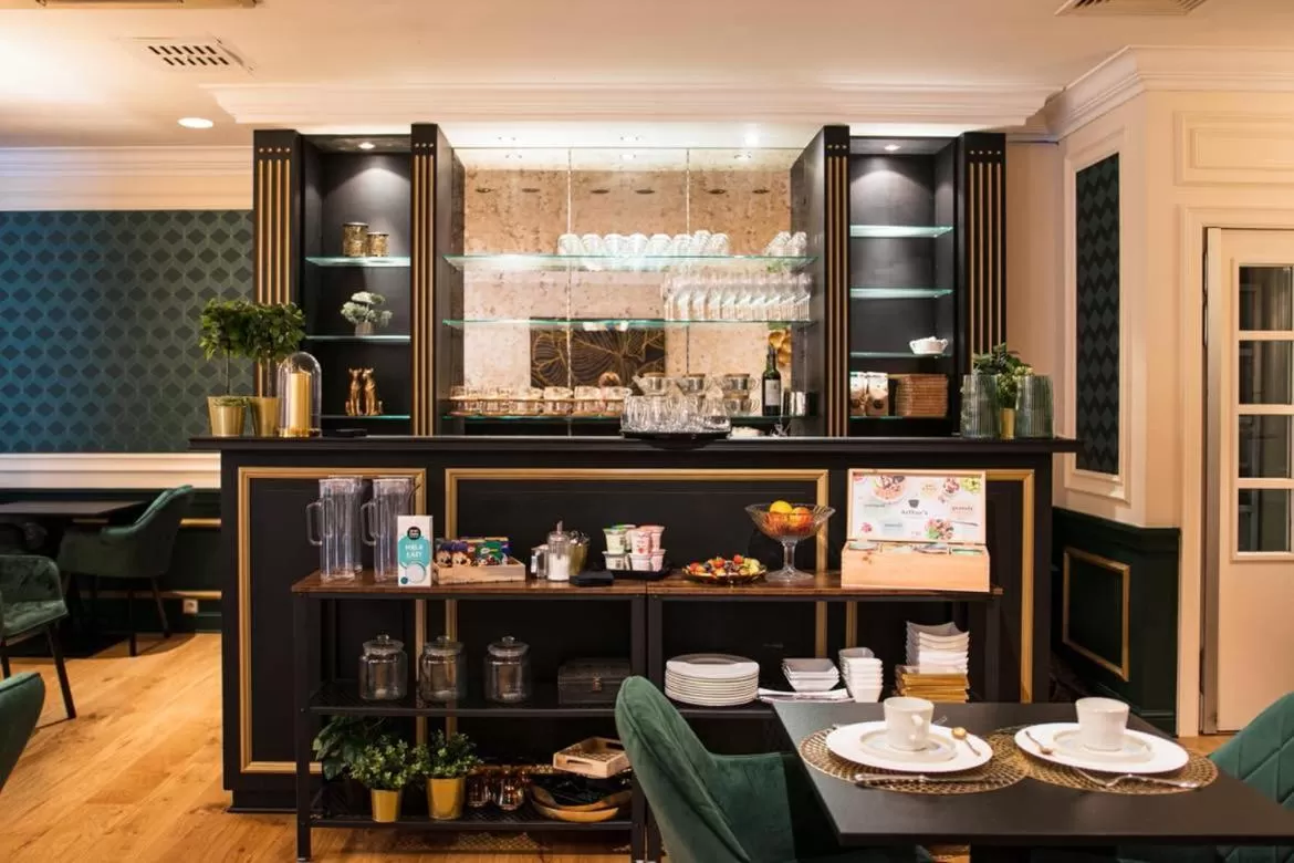 Breakfast, Restaurant/Places to Eat in Hotel La Pomme d'Or