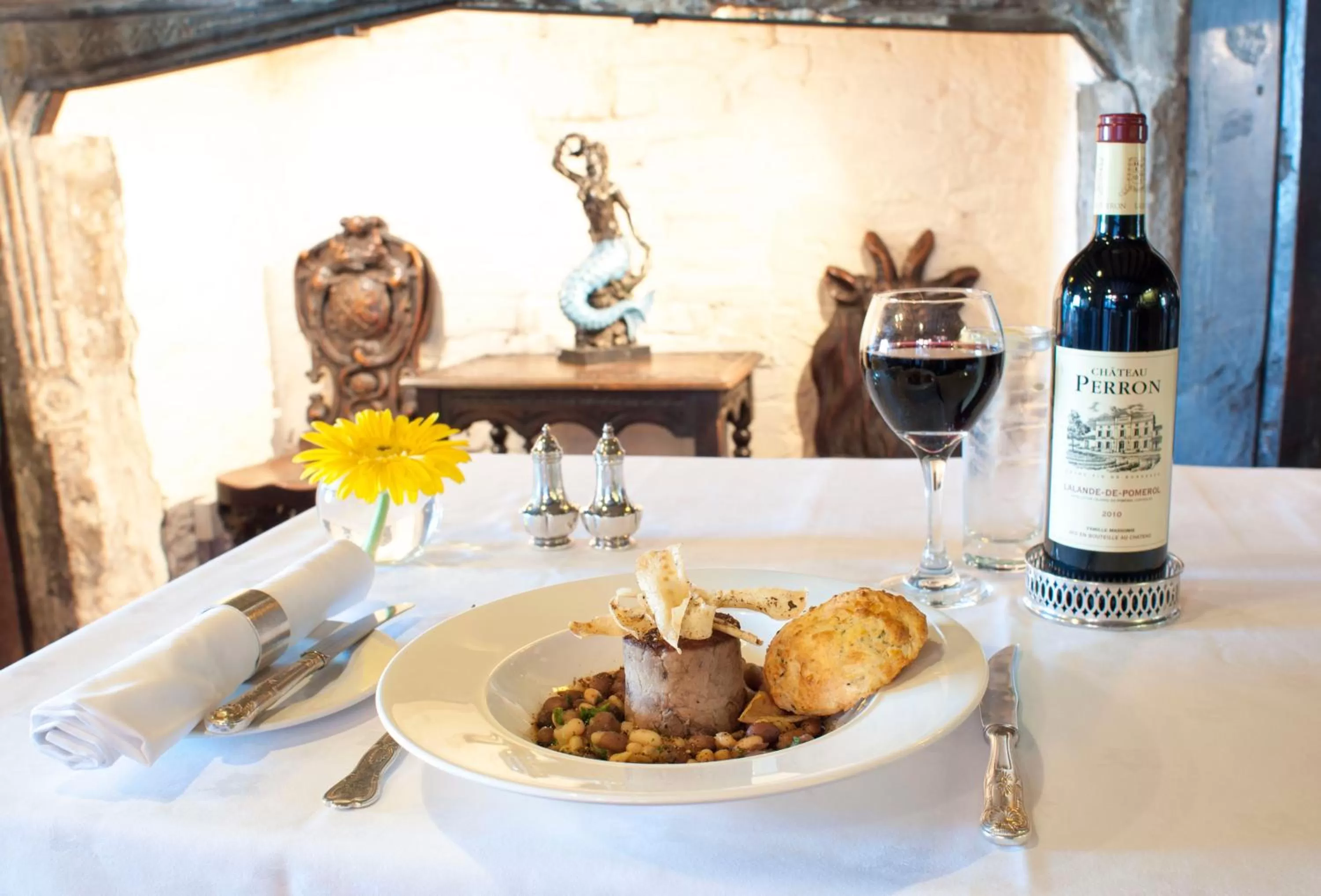 Restaurant/places to eat in Mermaid Inn