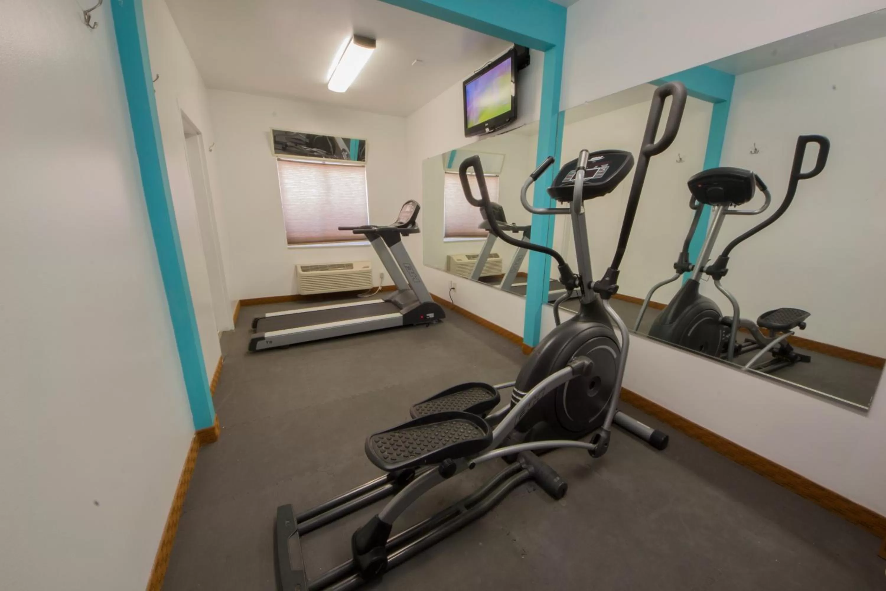 Fitness centre/facilities in Days Inn & Suites by Wyndham Airport Albuquerque