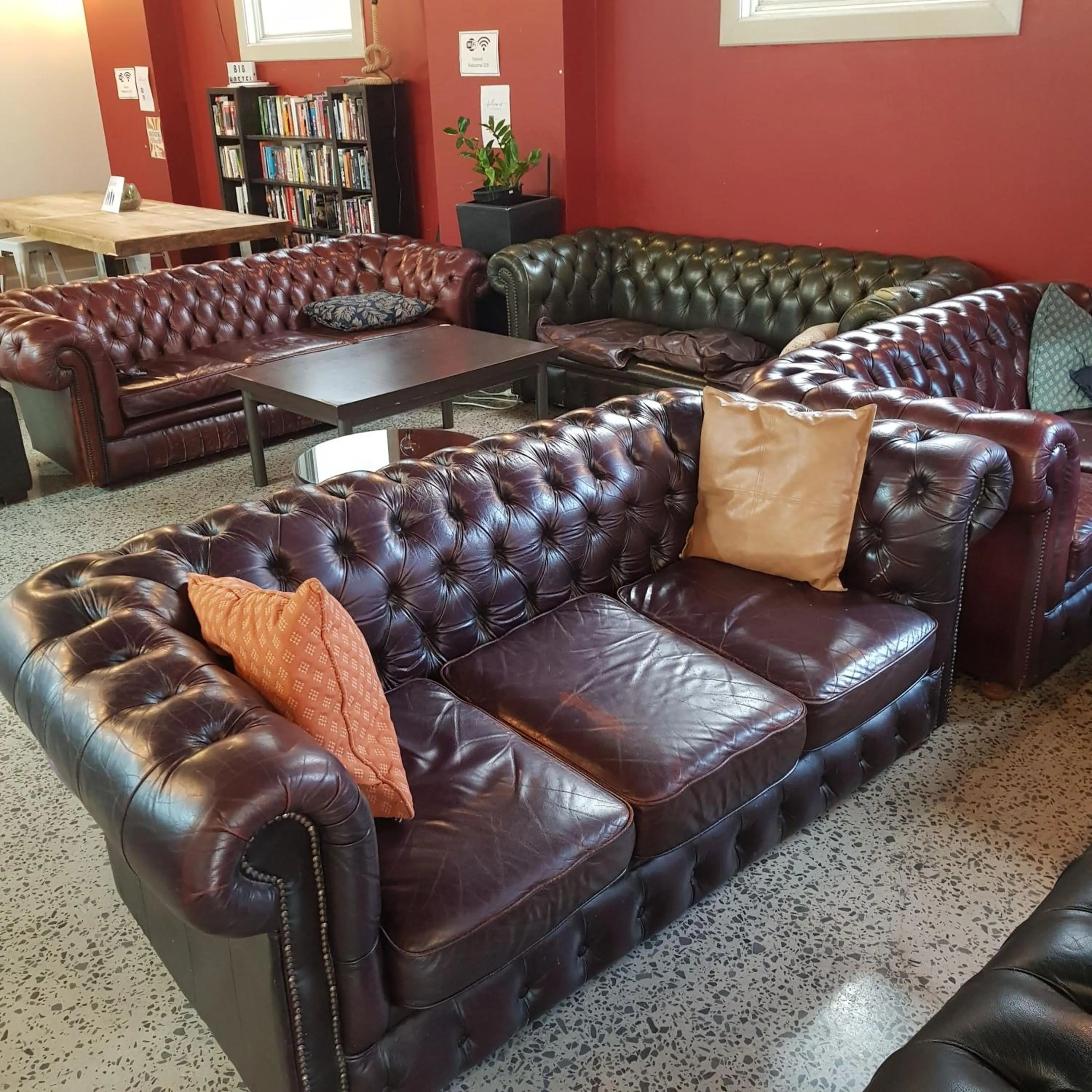 Communal lounge/ TV room in Big Backpackers Hostel