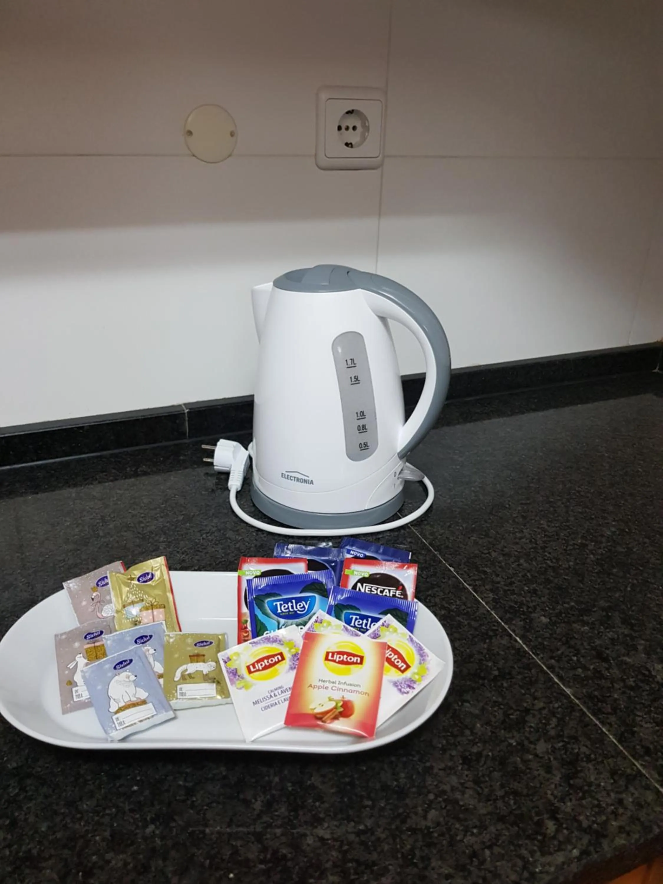 Food and drinks in Travellers Pearl by Storytellers