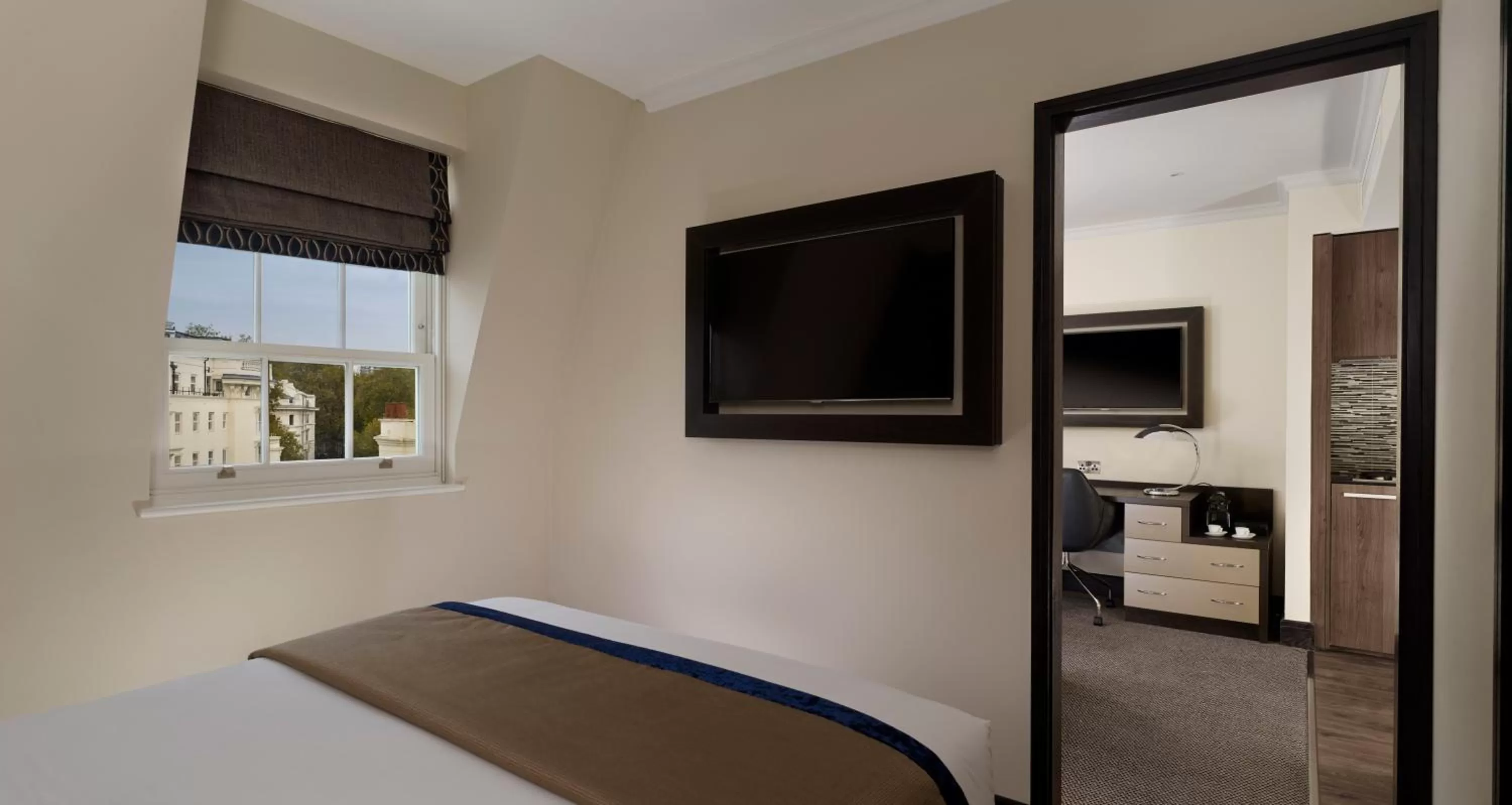 Living room, Bed in The Westbourne Hyde Park