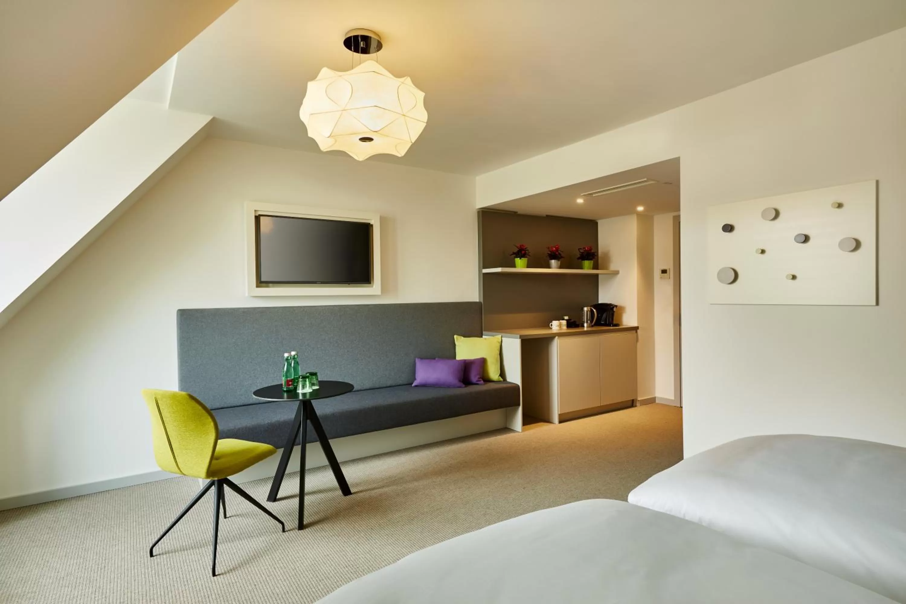 Photo of the whole room, Bed in H+ Hotel Wien