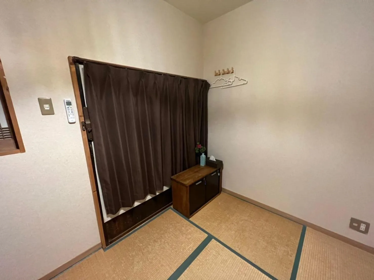microwave in Himeji 588 Guest House