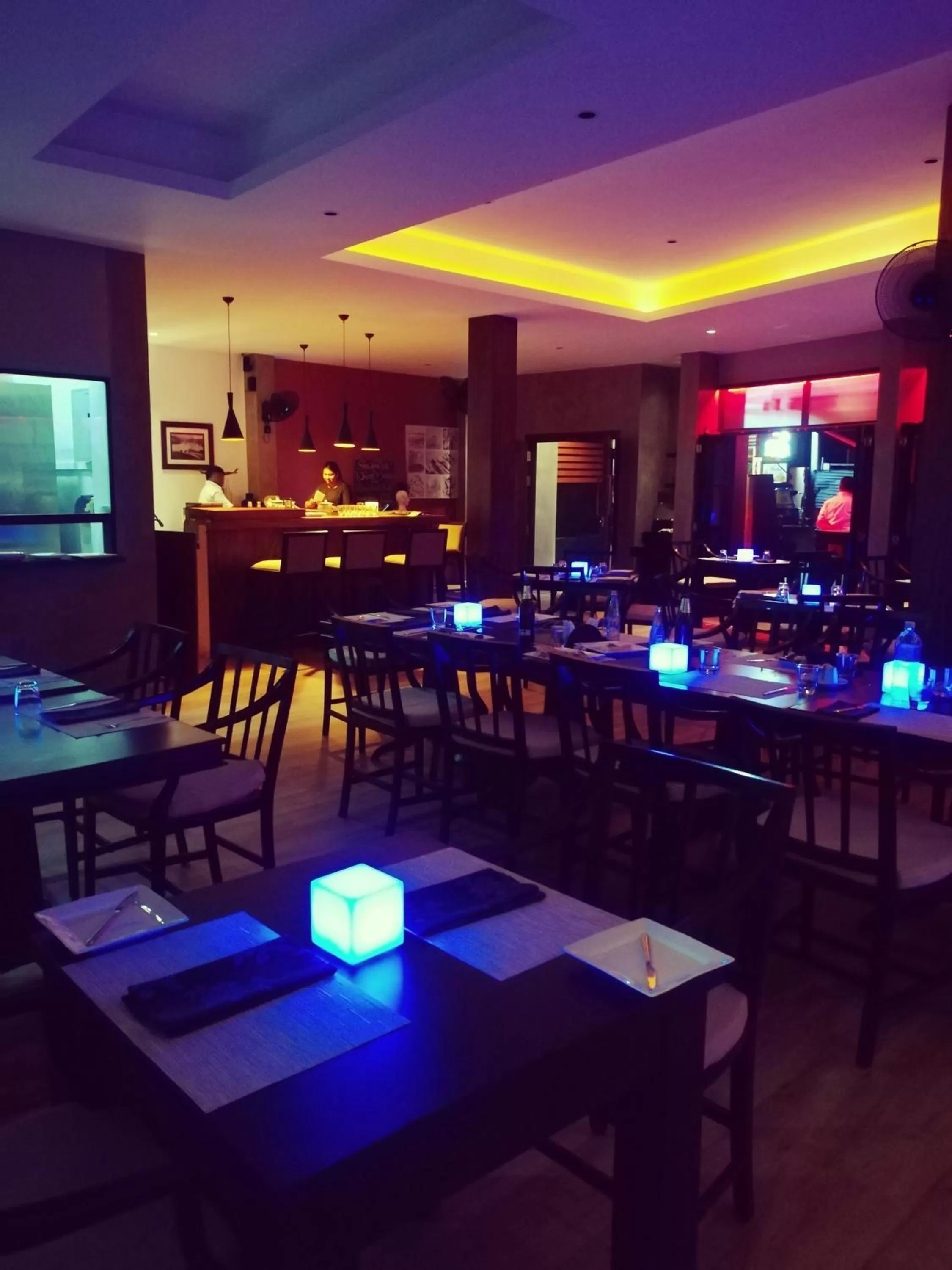 Restaurant/places to eat in Sea Port