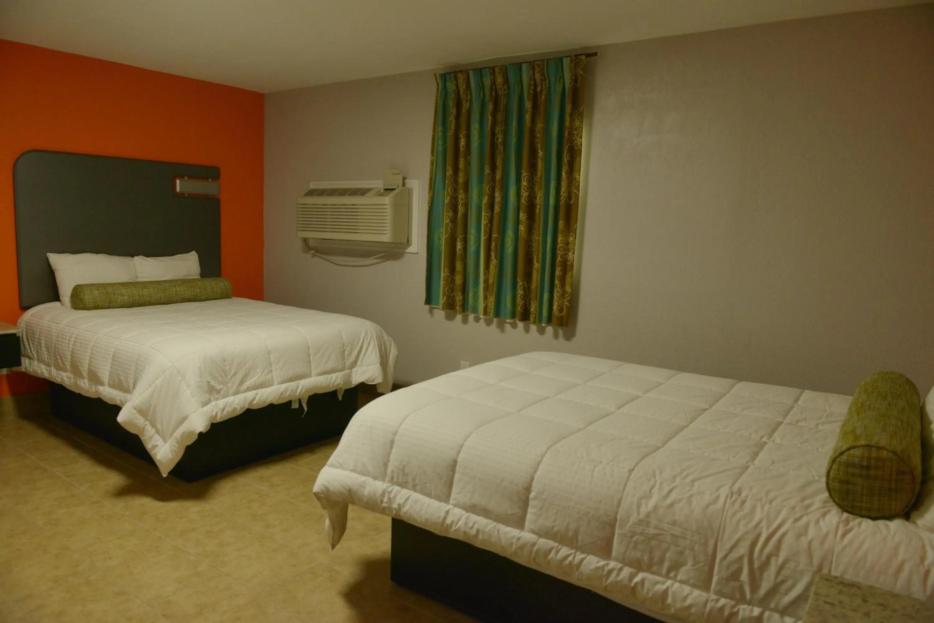 Bed in Rodeway Inn & Suites Winter Haven Chain of Lakes