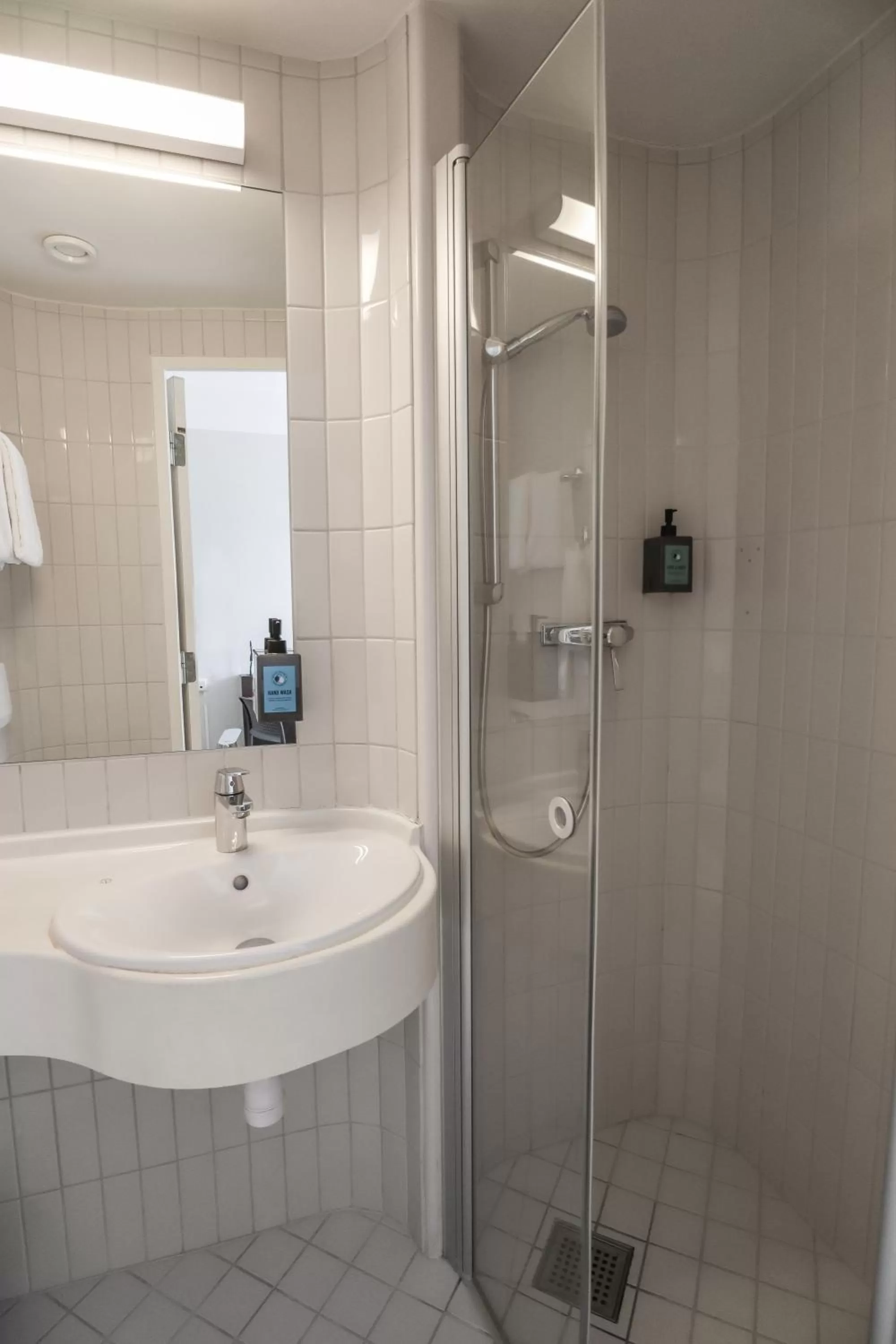 Shower in Comfort Hotel Malmö