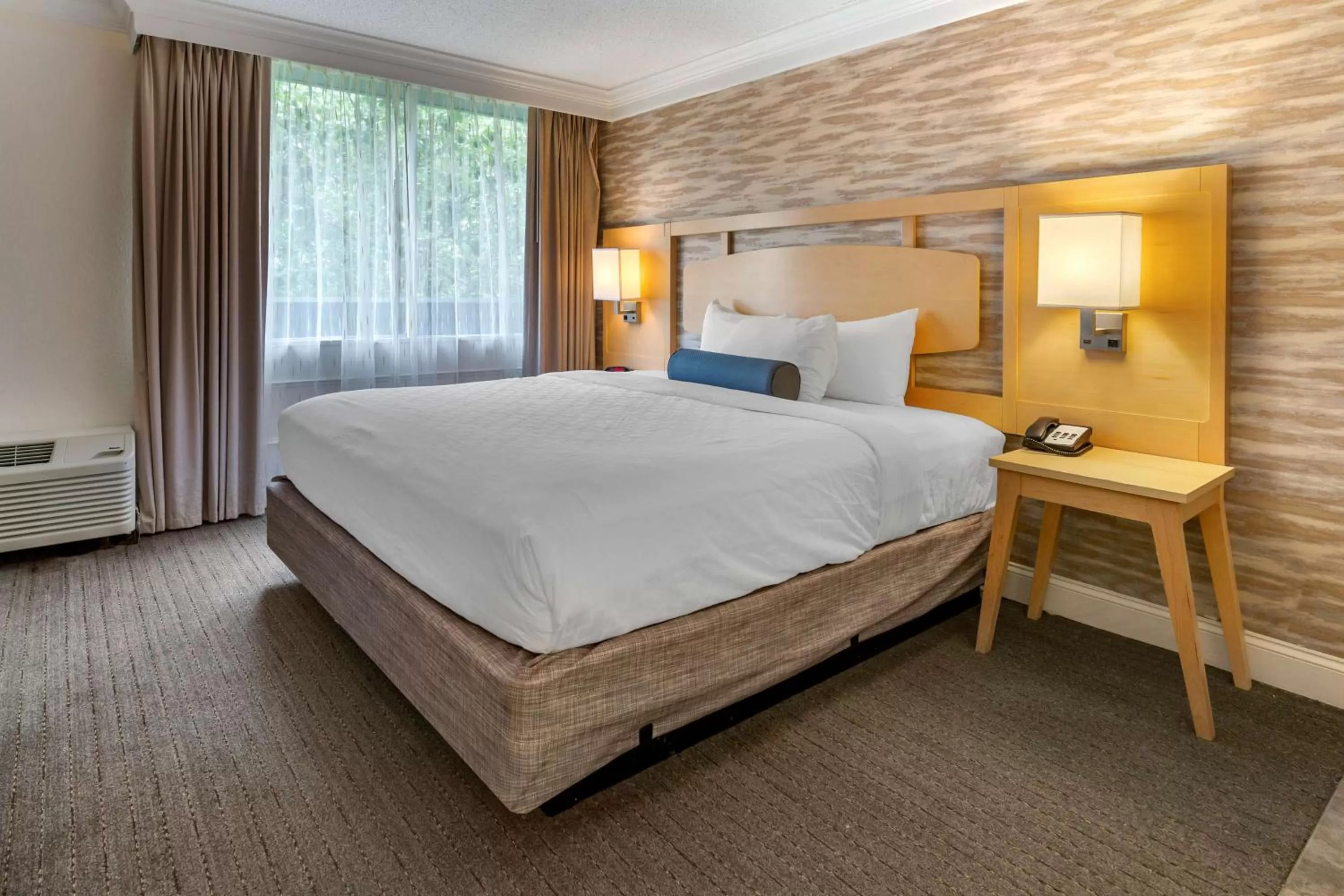 Photo of the whole room, Bed in Best Western Plus University Inn