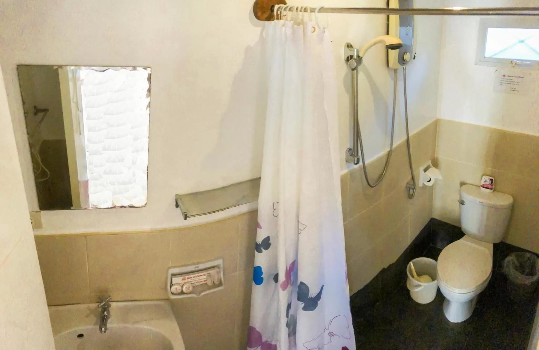 Bathroom in Sunz en Coron Resort