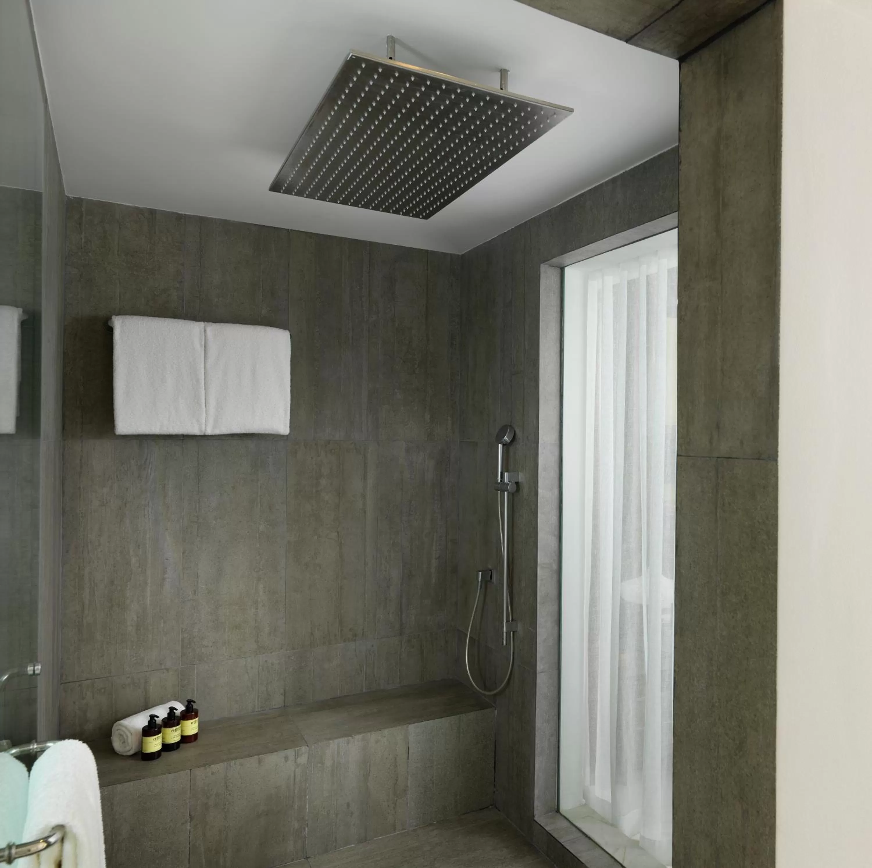 Bathroom in ME Cabo by Meliá