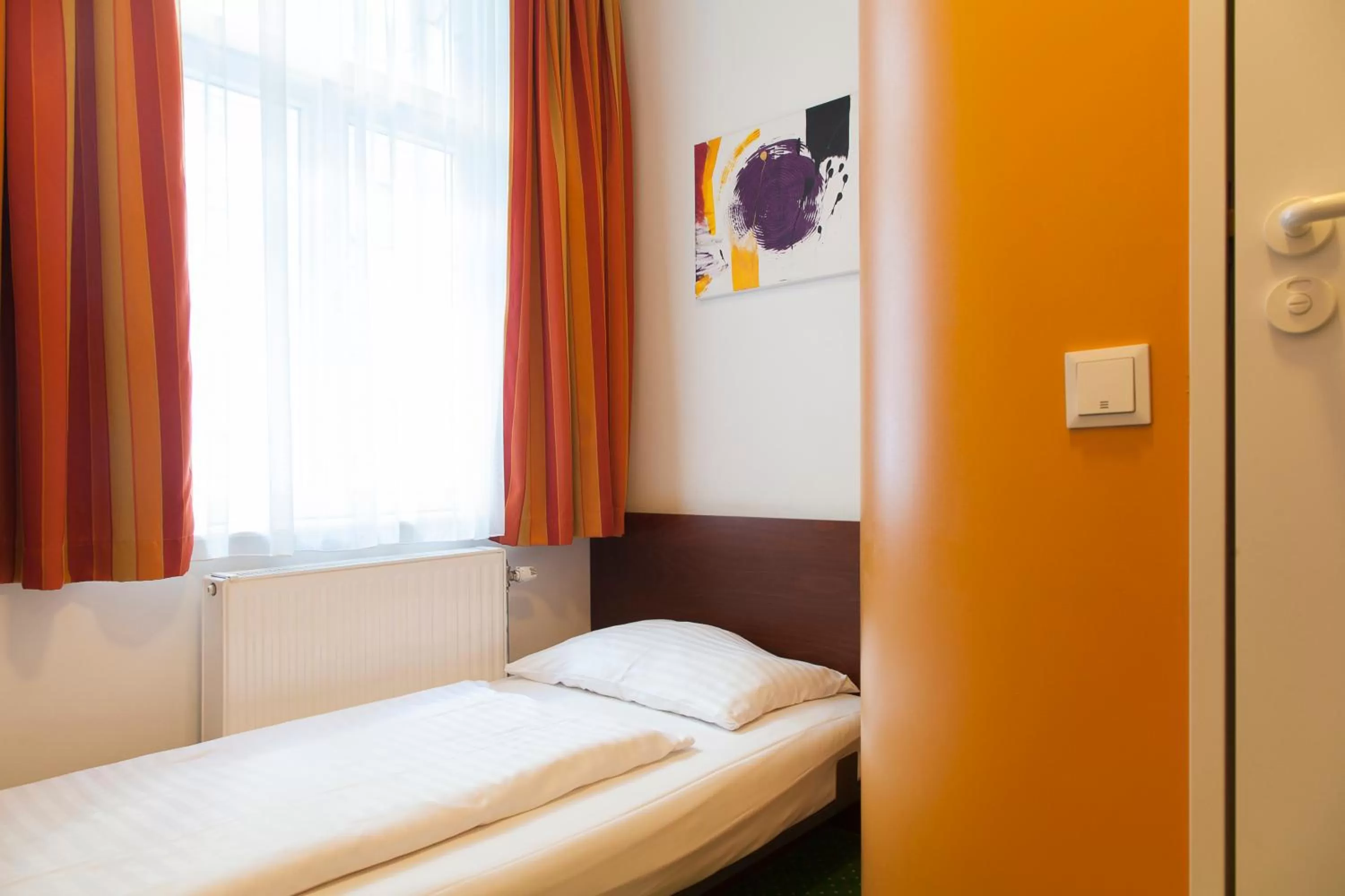 Bed in Pension Stadthalle