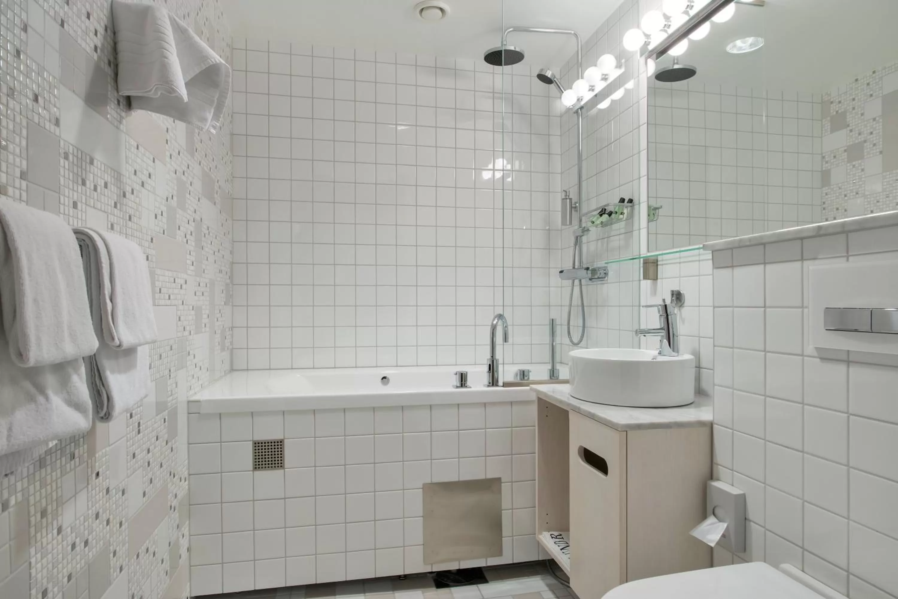 Shower in Best Western Hotel Akersberga