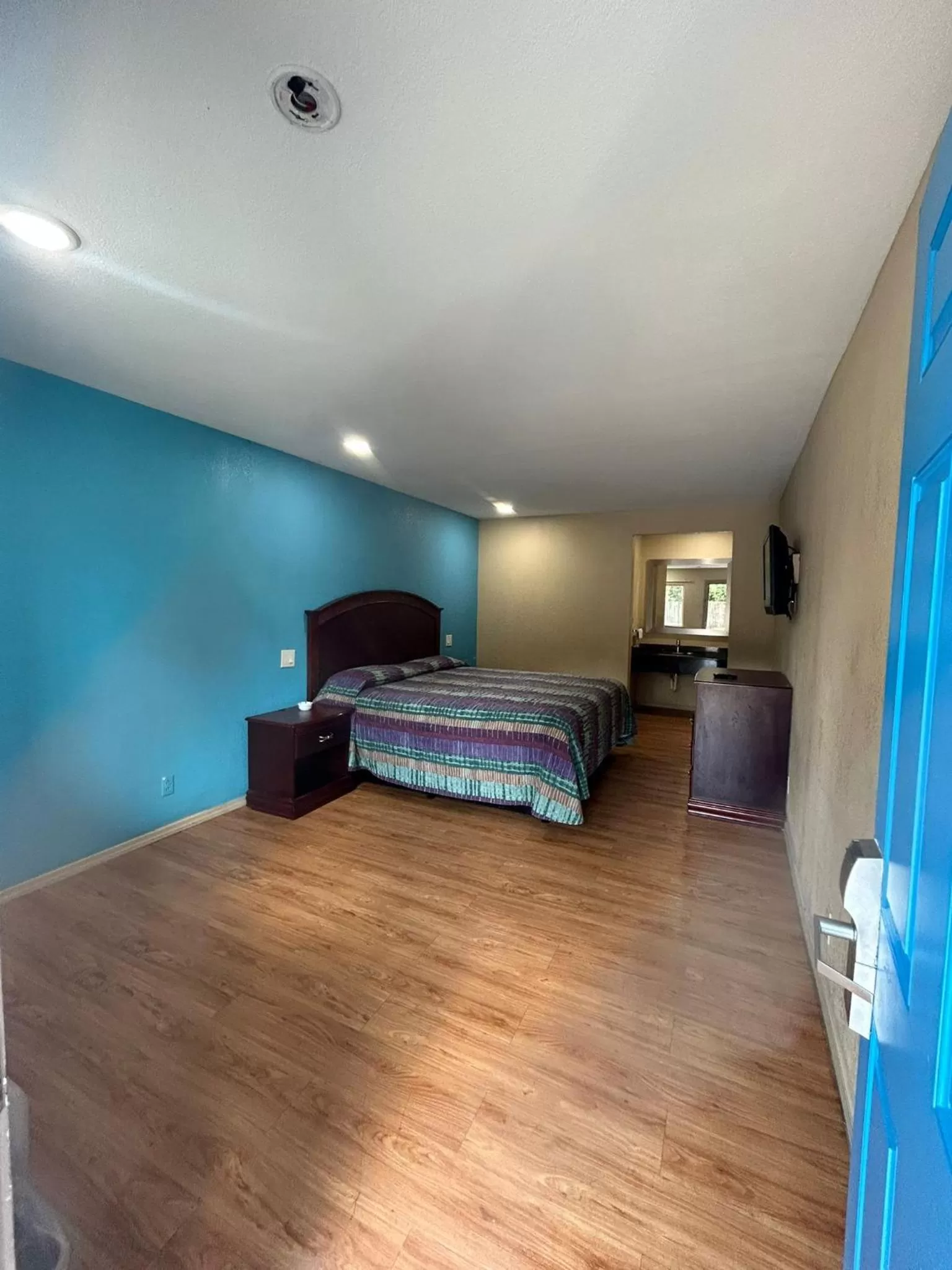 Guests, Bed in Super 7