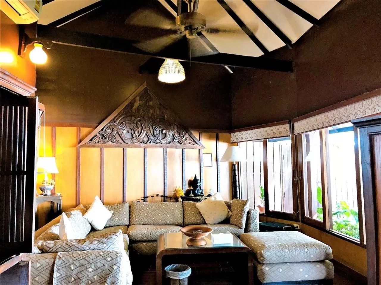 Living room in Birds and Bees Resort