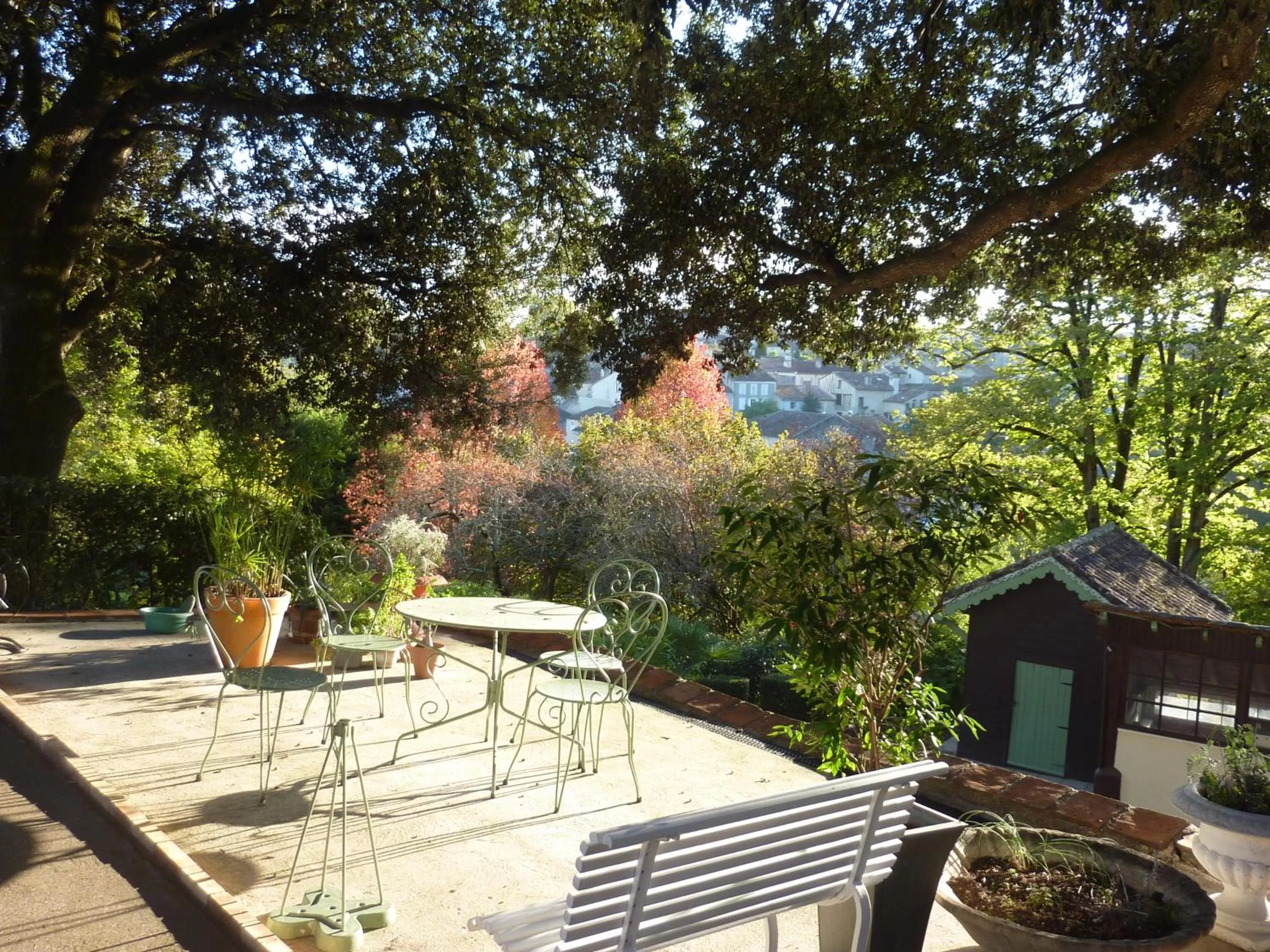 Garden view in Beaux Chênes