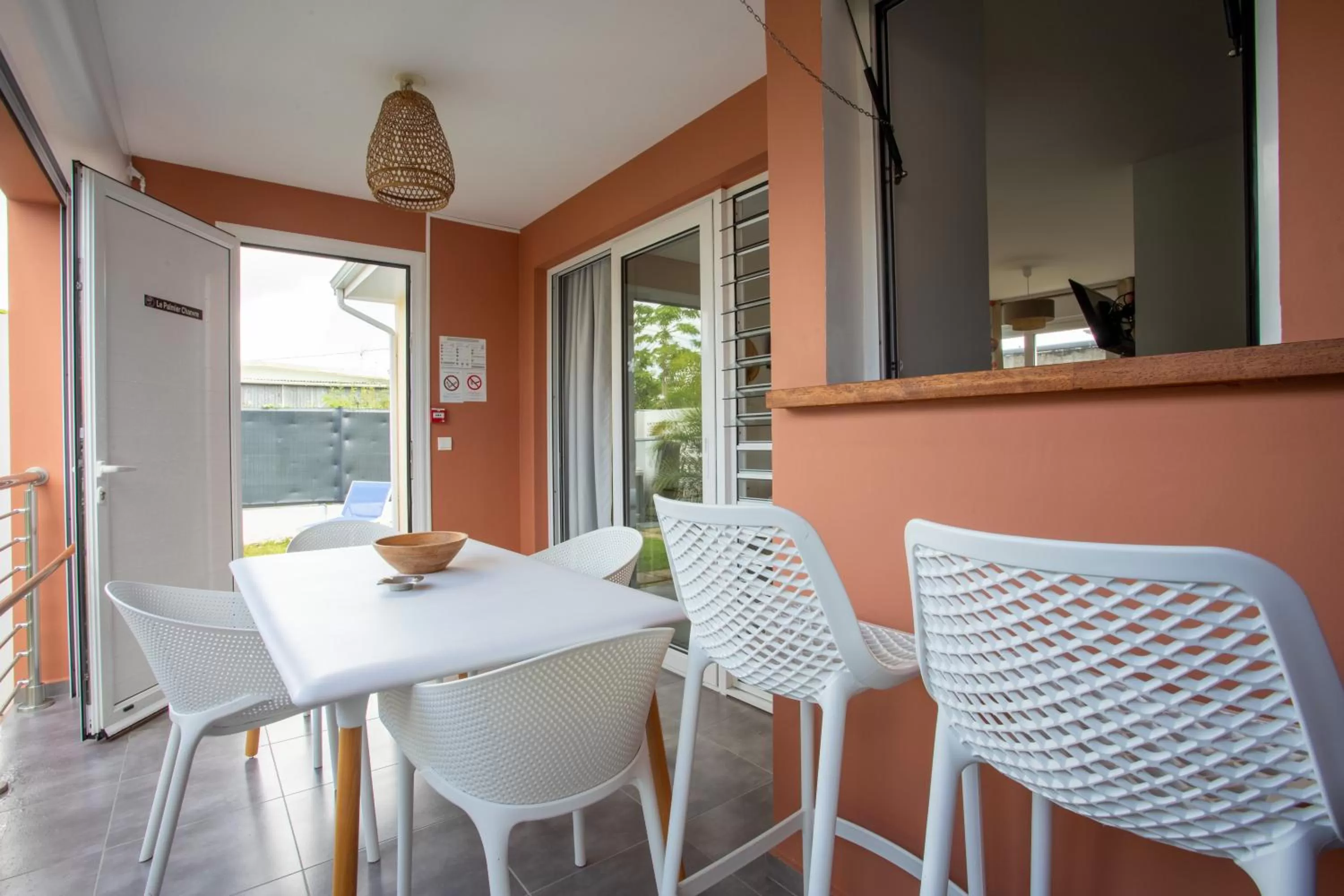 Patio in Hôtel Guadeloupe Palm Suites