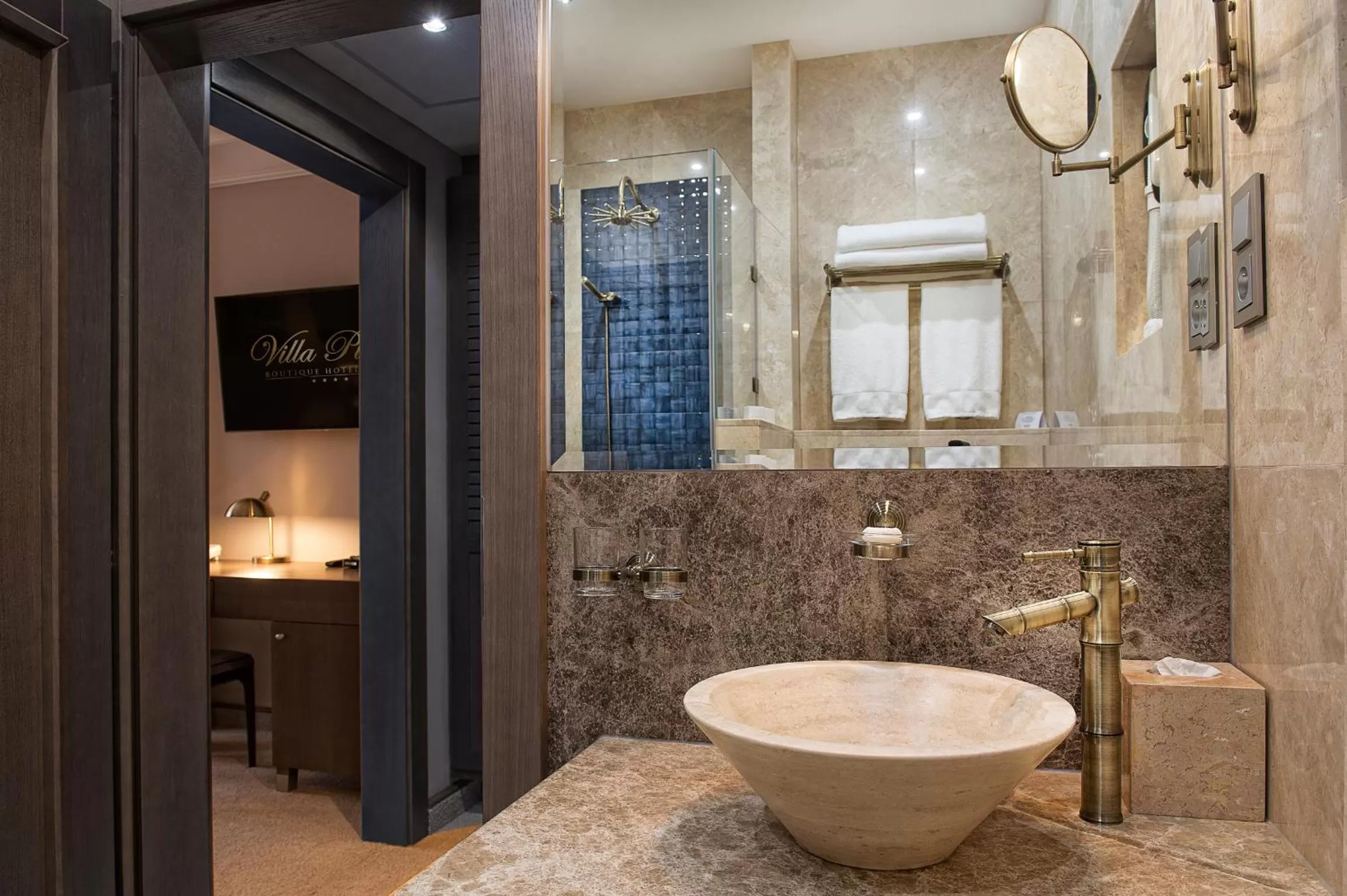 Shower in Villa Plaza Boutique Hotel & Spa