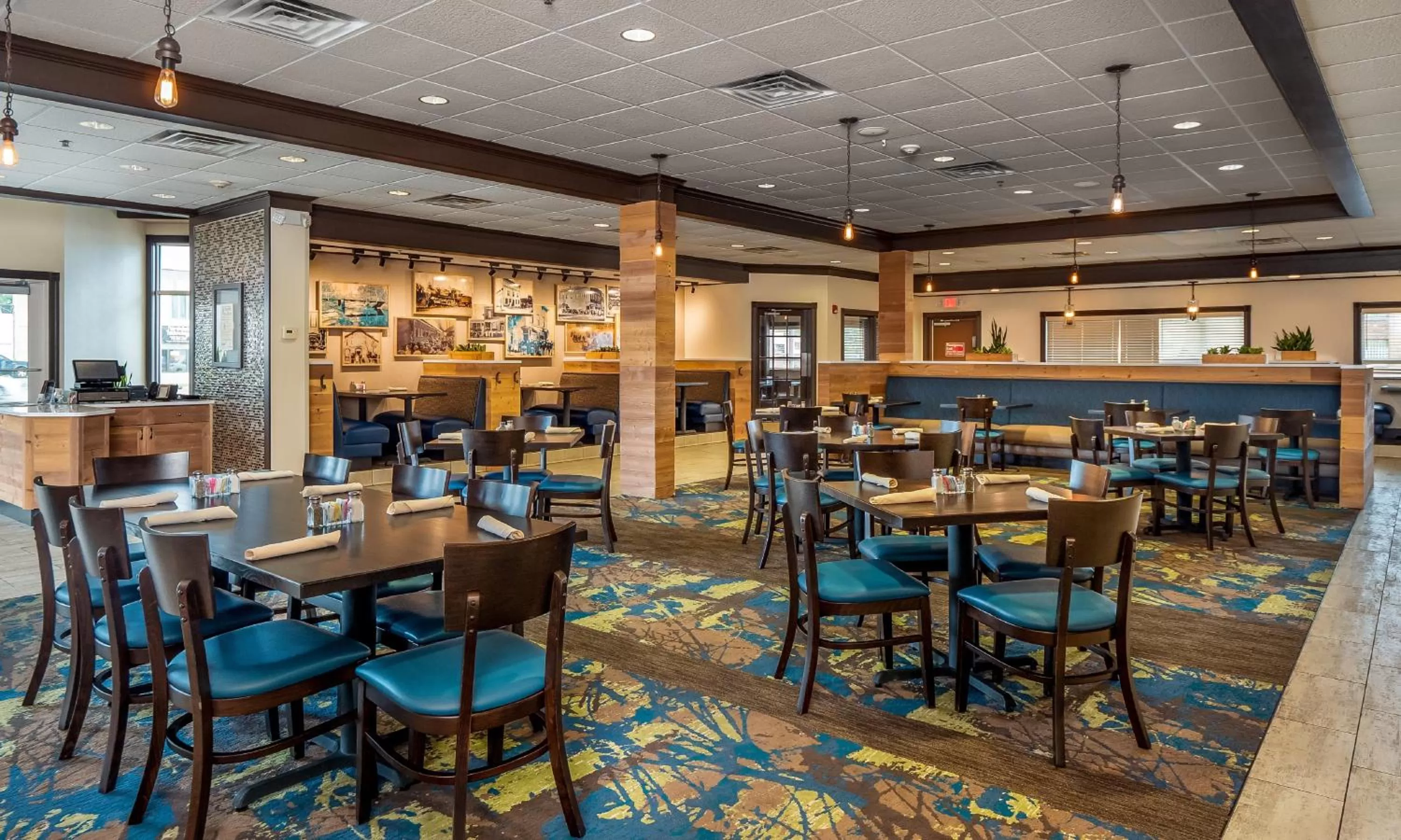 Restaurant/places to eat in Holiday Inn Conference Center Marshfield by IHG