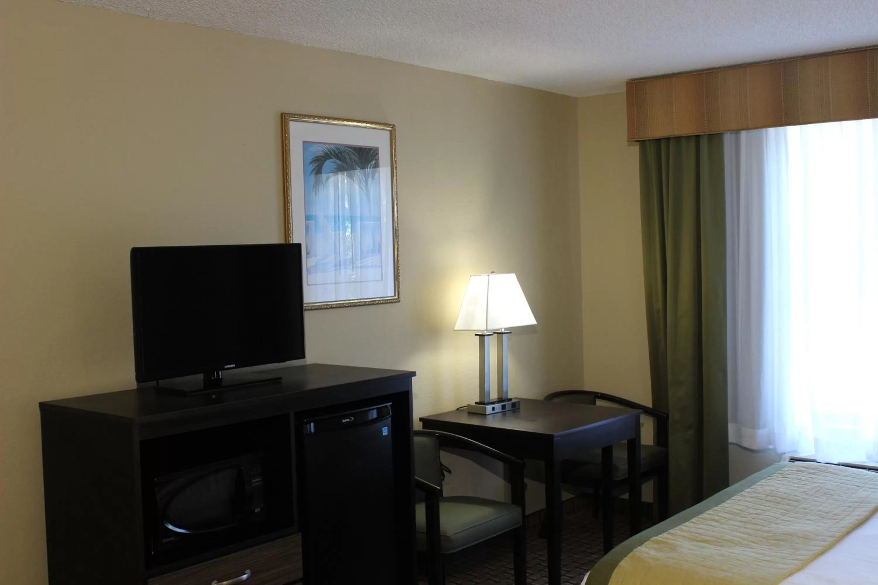 TV and multimedia, Bed in Baymont by Wyndham Fort Myers Airport