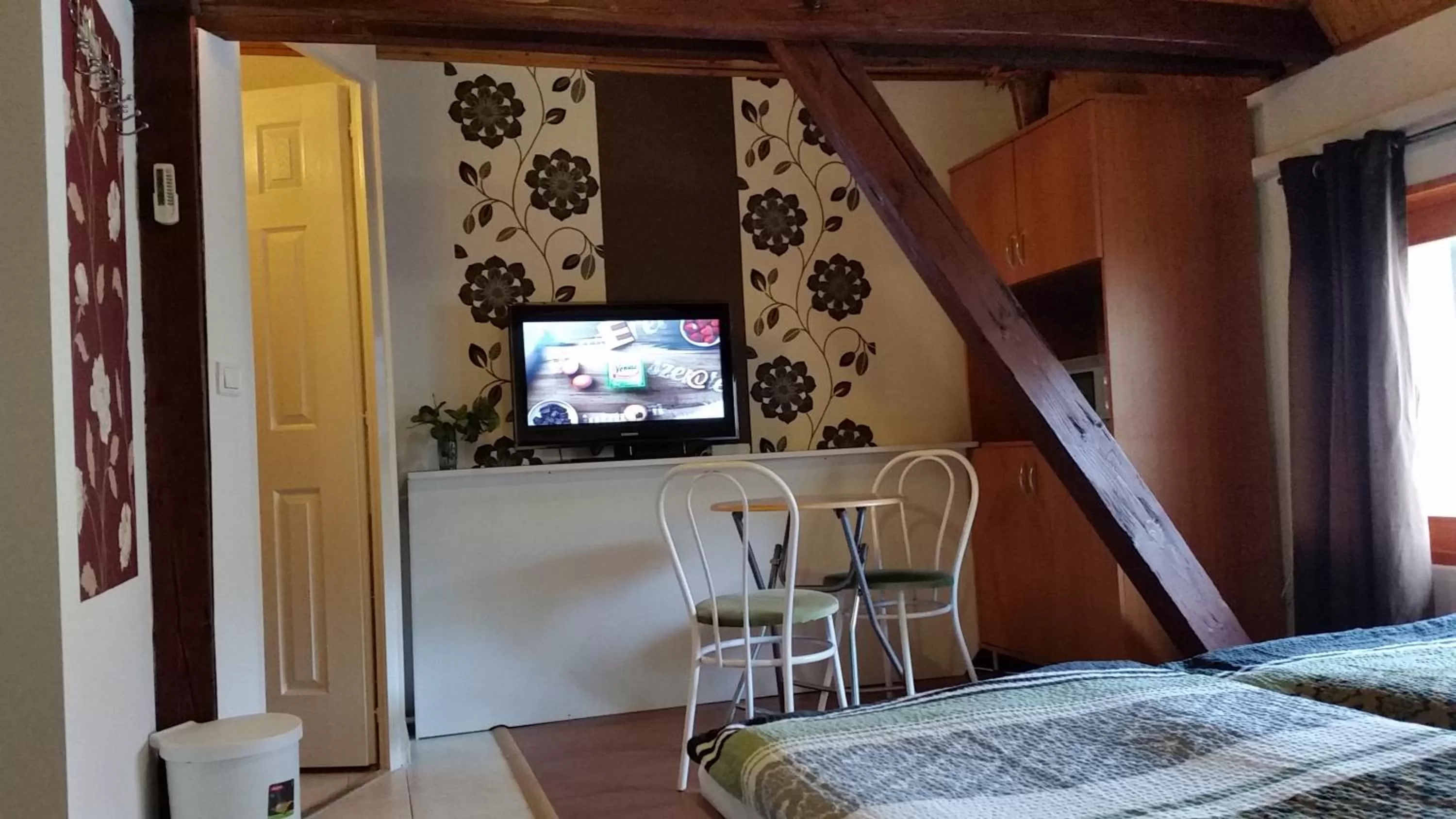 TV and multimedia, Bed in Central Panzió Gyula