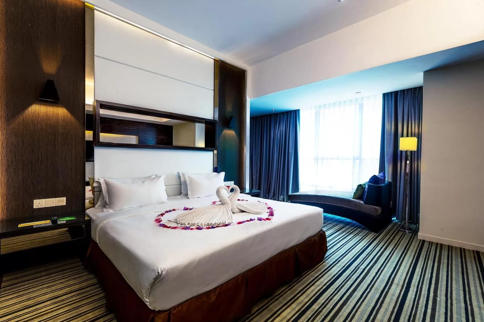 Photo of the whole room, Bed in Ixora Hotel Penang