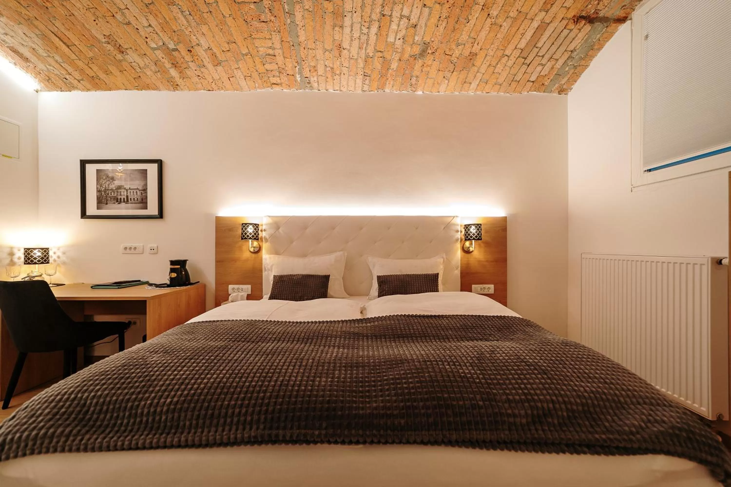 Property building, Bed in Operna klet Ljubljana