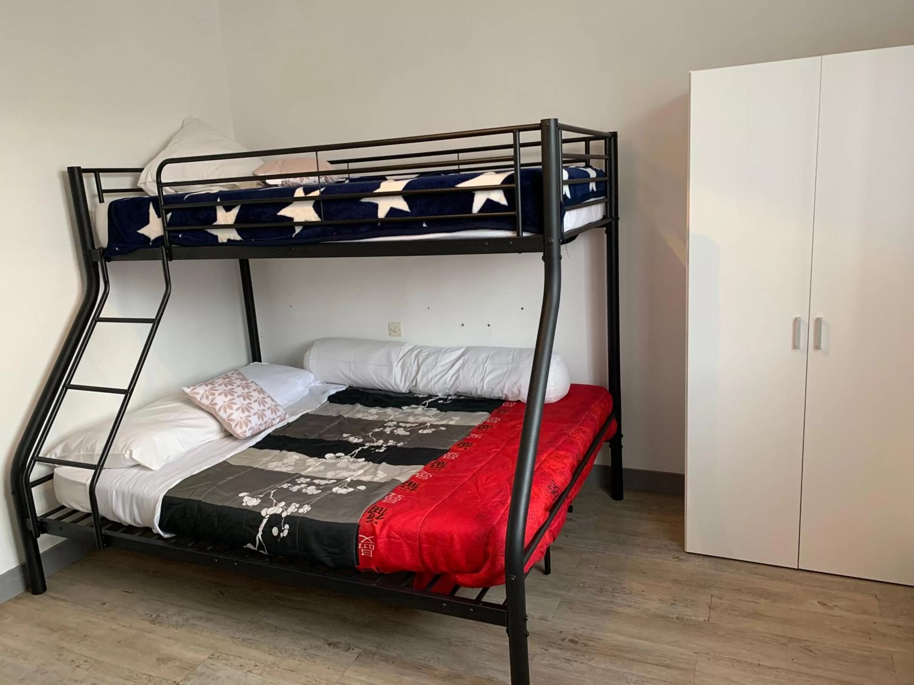 Bunk Bed in HOTEL DU CYGNE DE LA CROIX BLANCHE