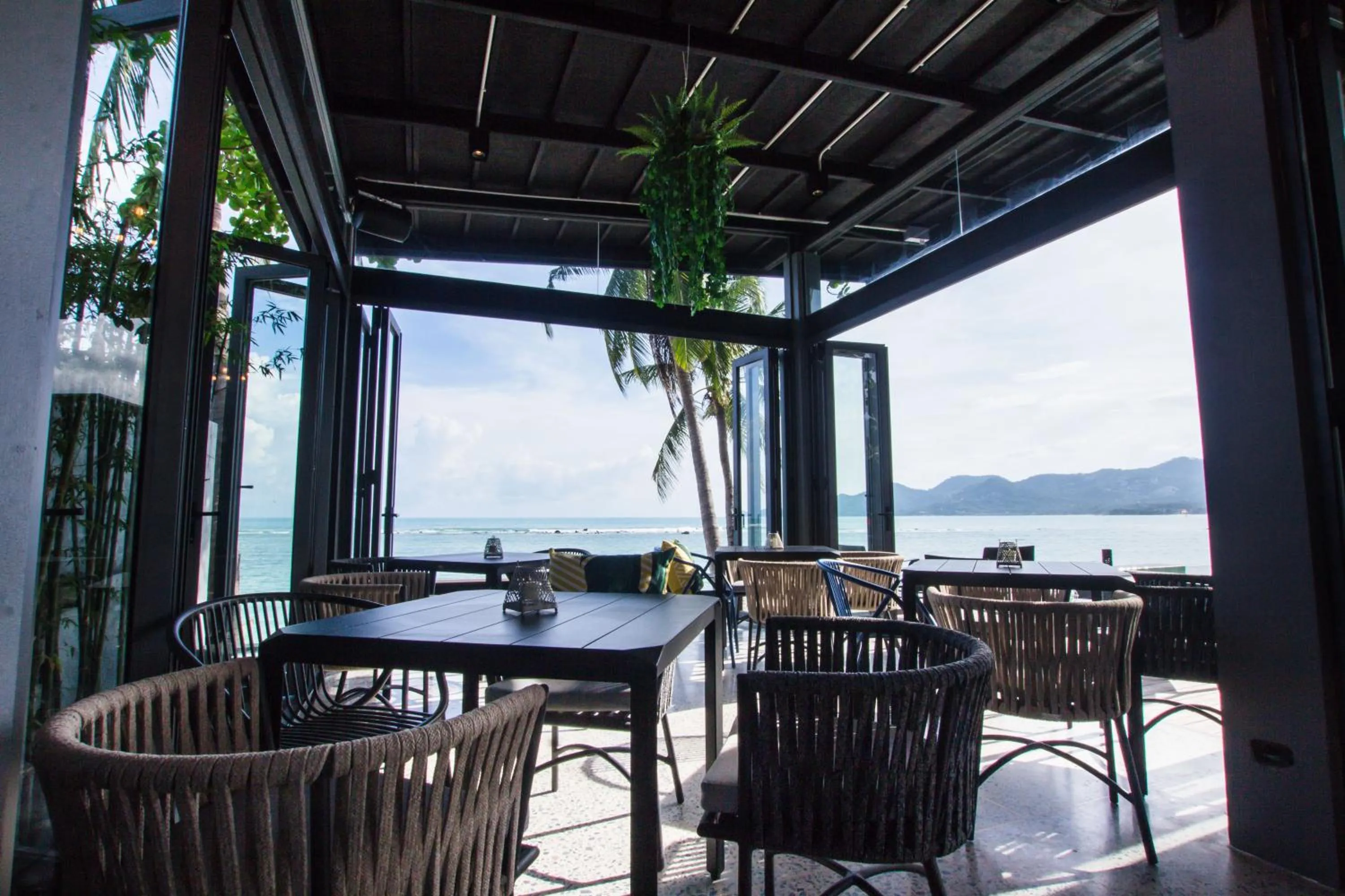 Restaurant/places to eat in Lub d Koh Samui Chaweng Beach - Beachfront & Vibrant Social Vibe