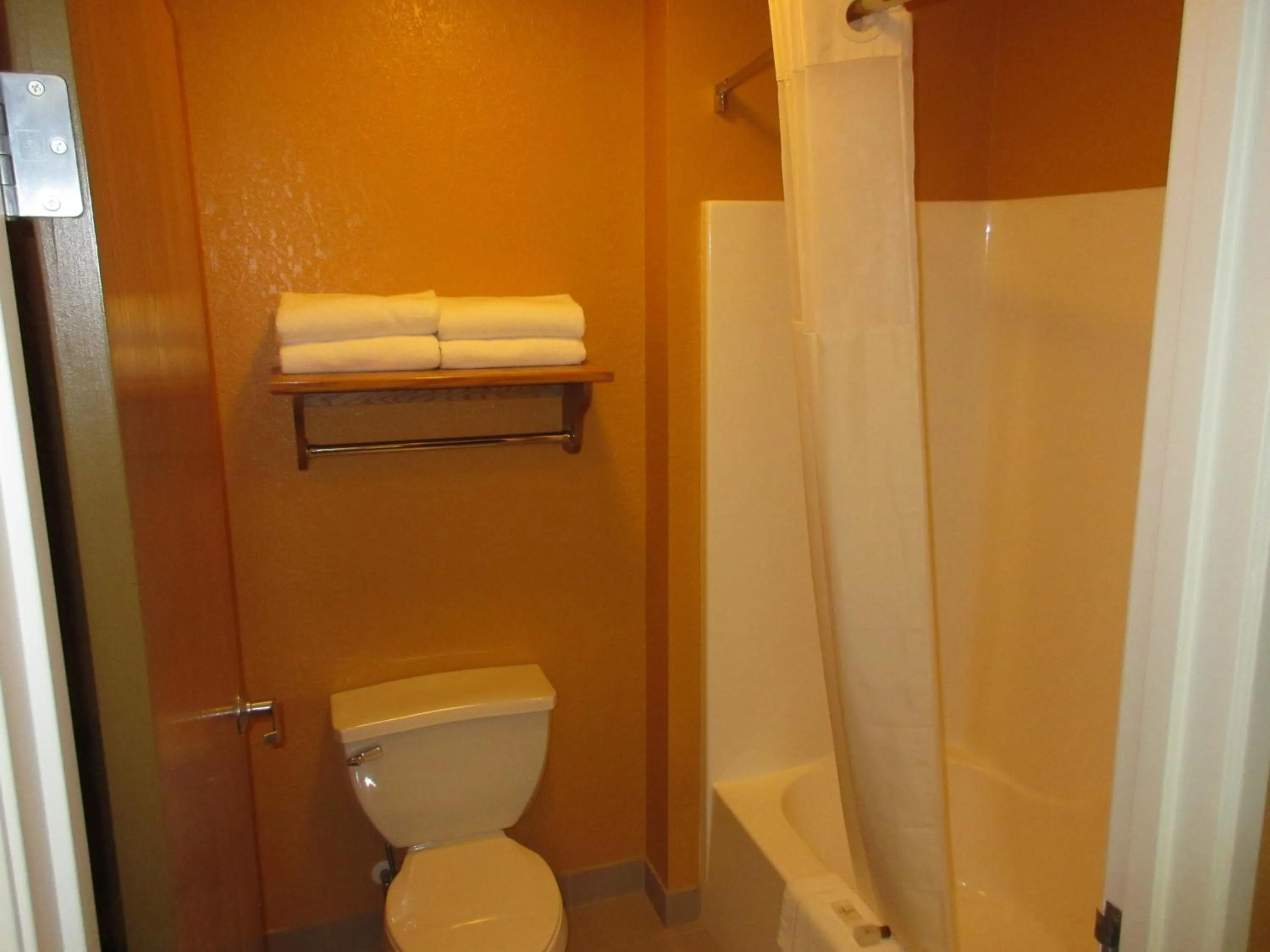 Toilet in Parkfield Inn - Warsaw