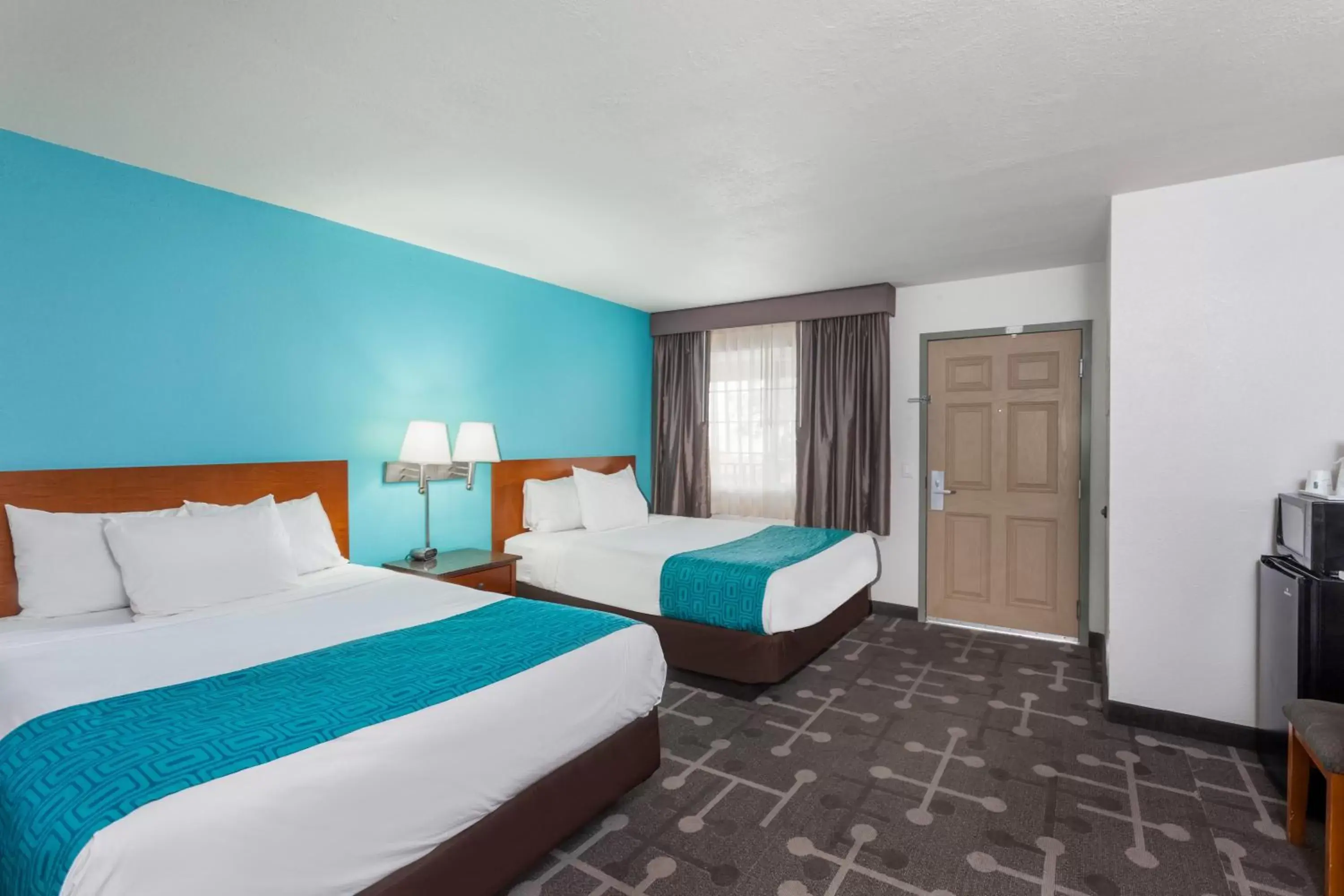 Queen Room with Two Queen Beds - Non-Smoking in Howard Johnson by Wyndham National City/San Diego South Queen Room with Two Queen Beds - Non-Smoking in Howard Johnson by Wyndham National City/San Diego South