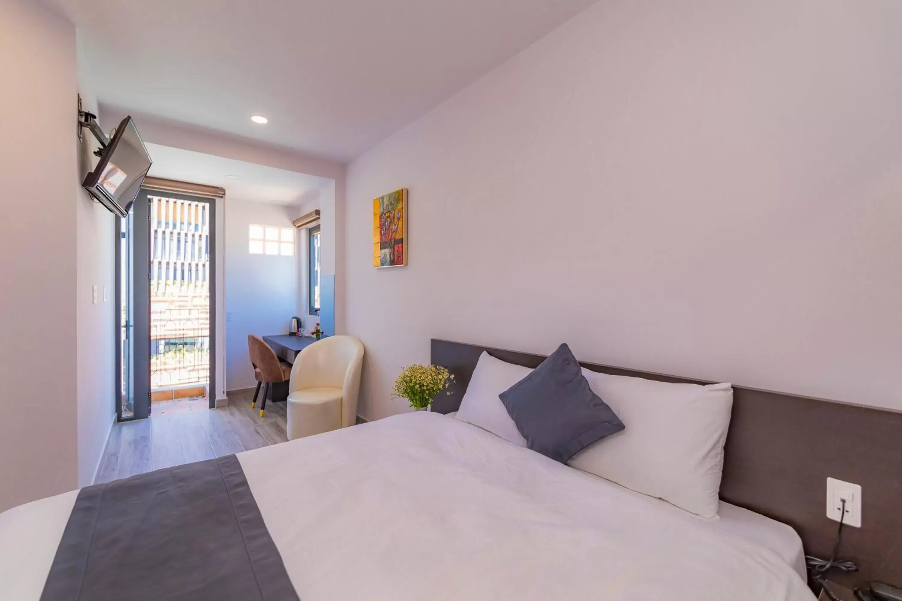 Deluxe Double Room with Balcony in Khanh Uyen 3 Hotel Deluxe Double Room with Balcony in Khanh Uyen 3 Hotel