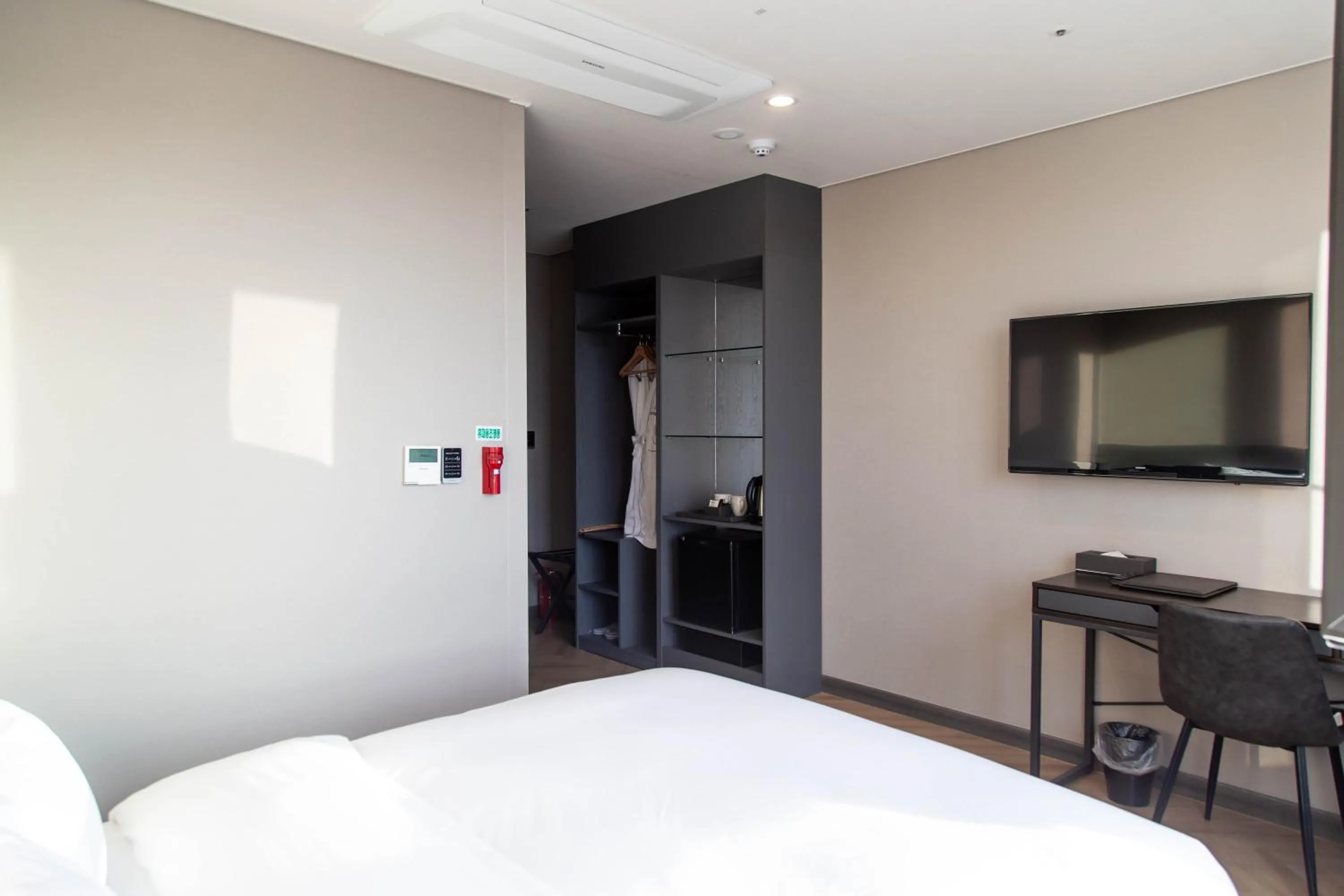 Bedroom, Bed in Hotel Daoom