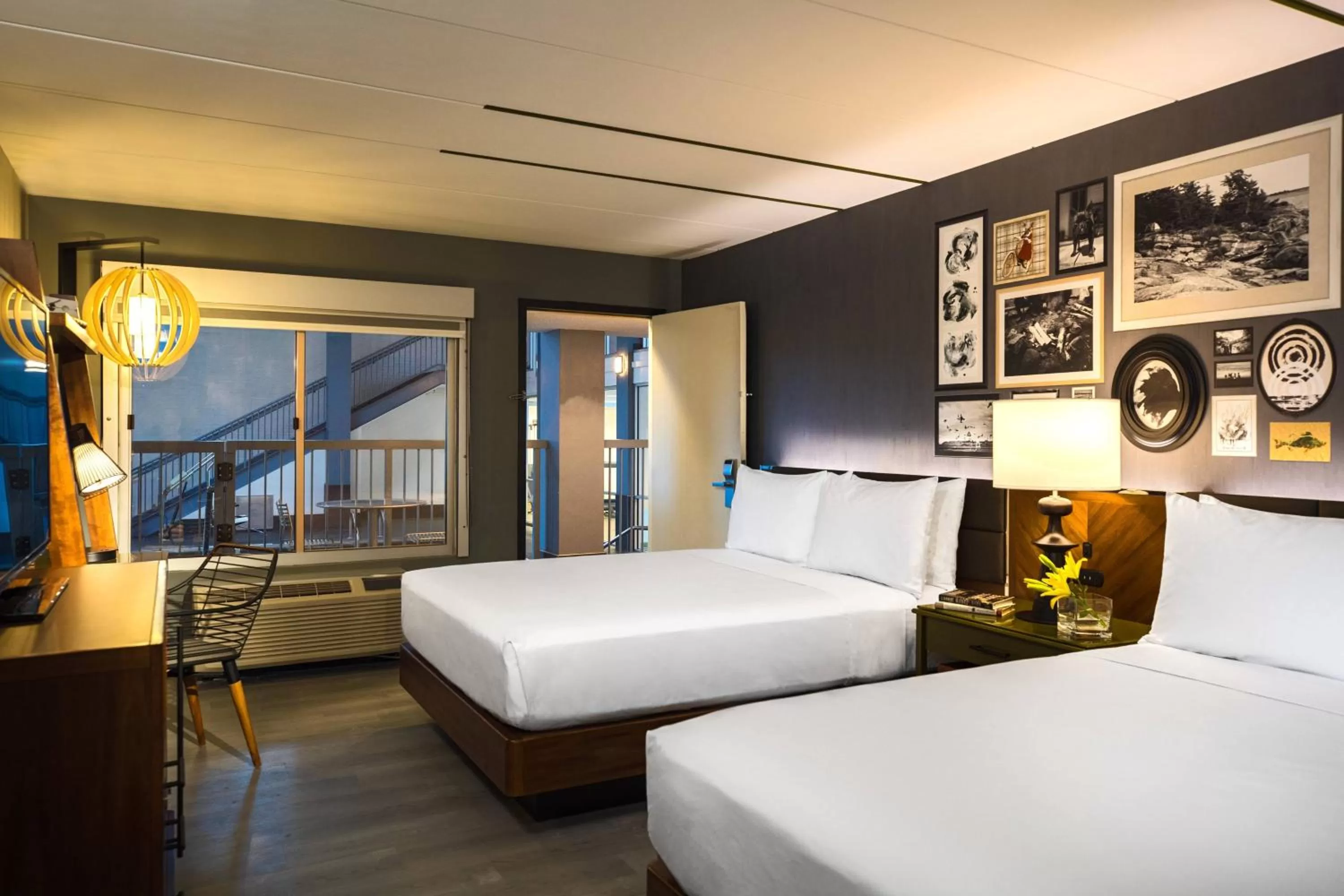 Swimming pool, Bed in Renaissance Minneapolis Bloomington Hotel