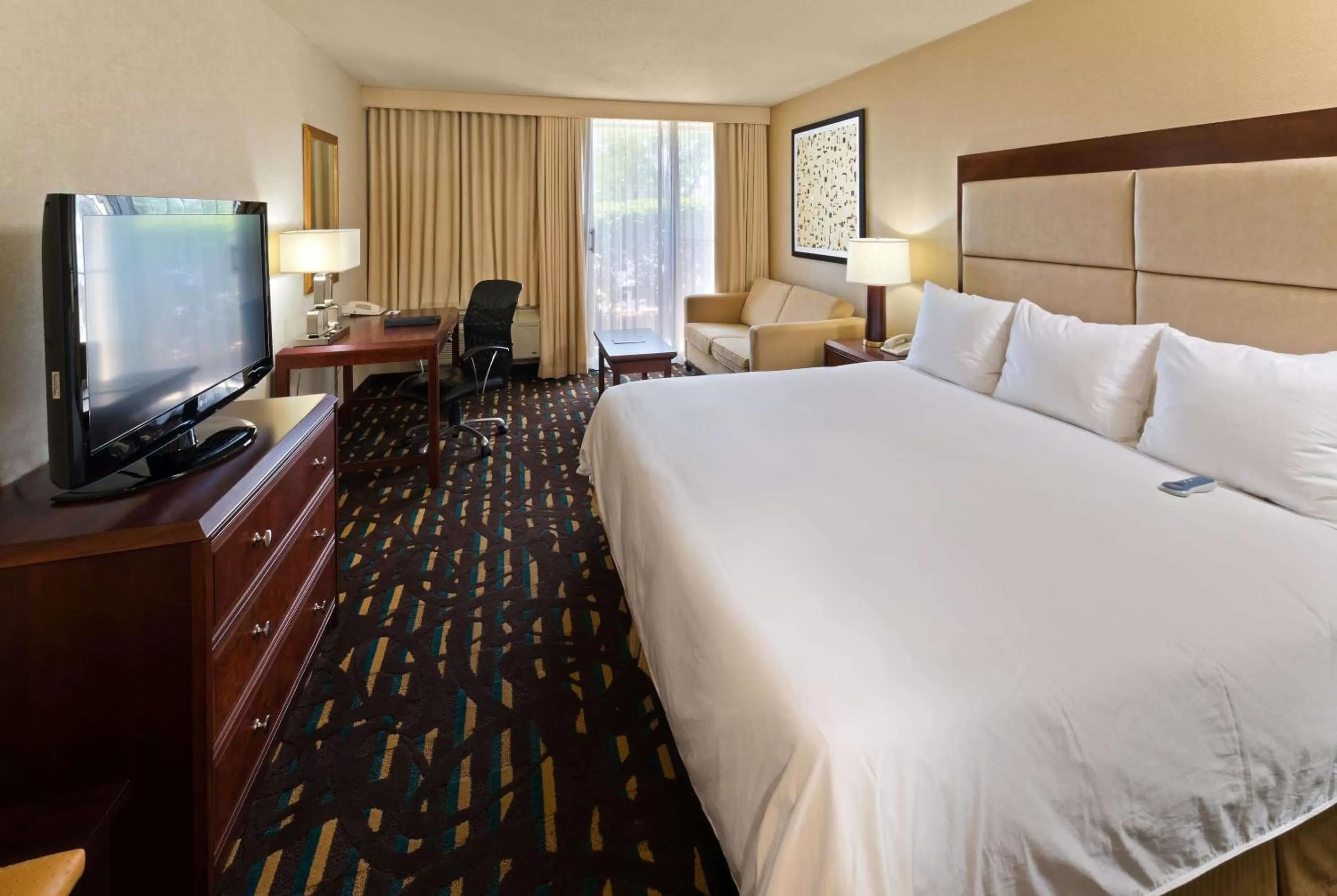 Photo of the whole room, Bed in Wyndham Chicago O'Hare