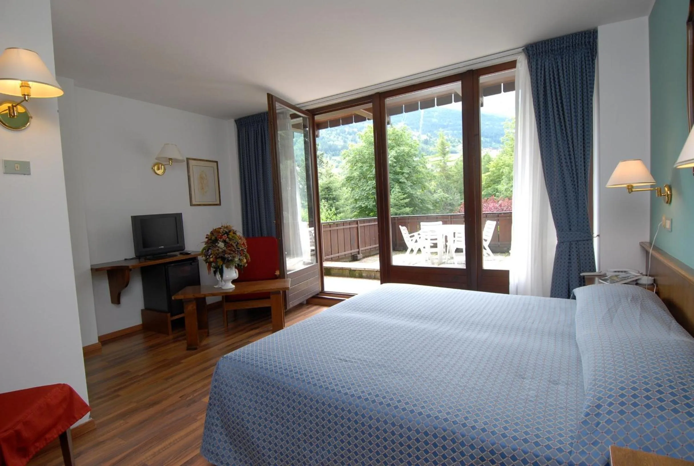 Decorative detail, Bed in Hotel Baita Clementi