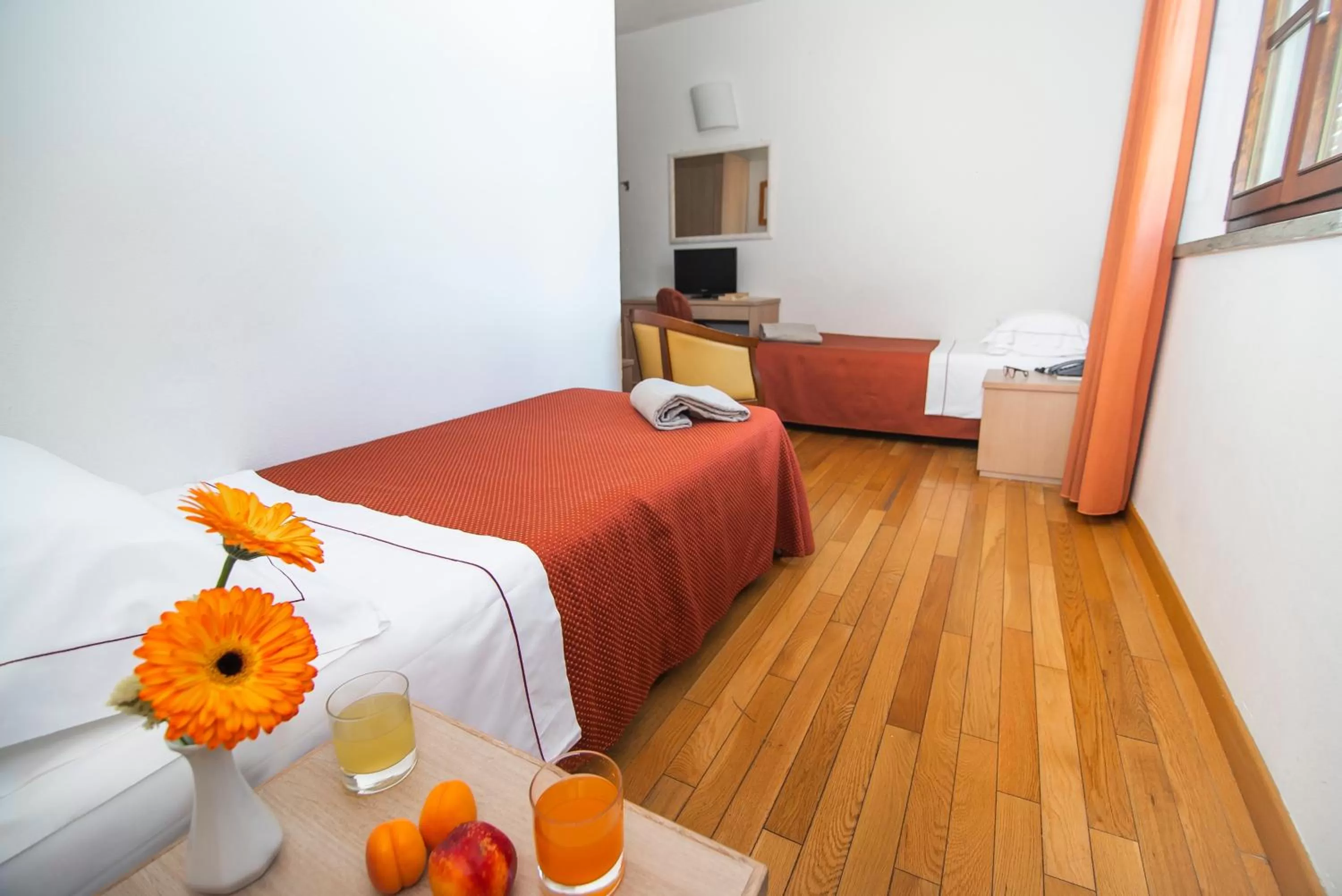 Photo of the whole room in Hotel La Colonna