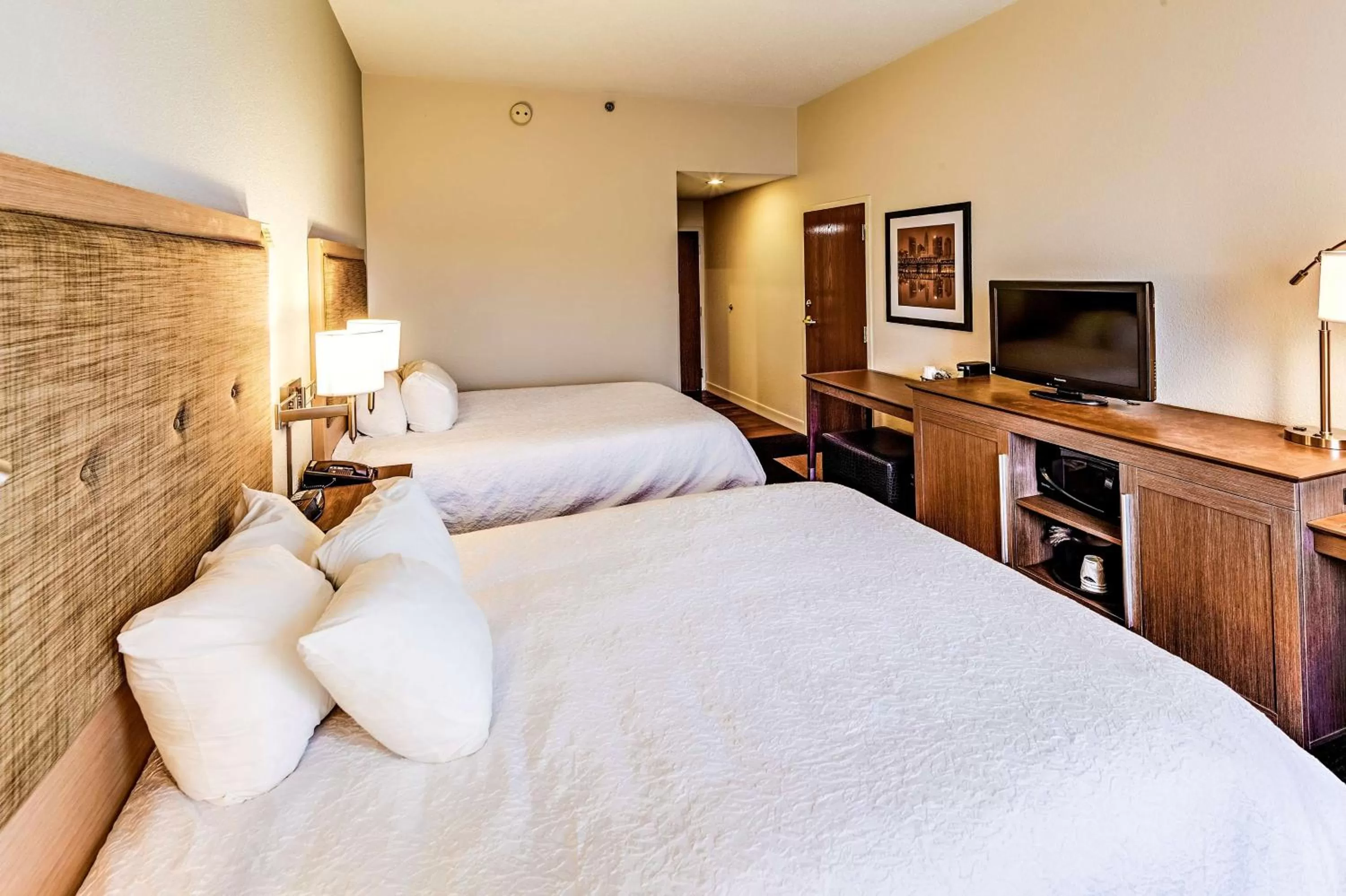 Bed in Hampton Inn Columbus I-70E/Hamilton Road