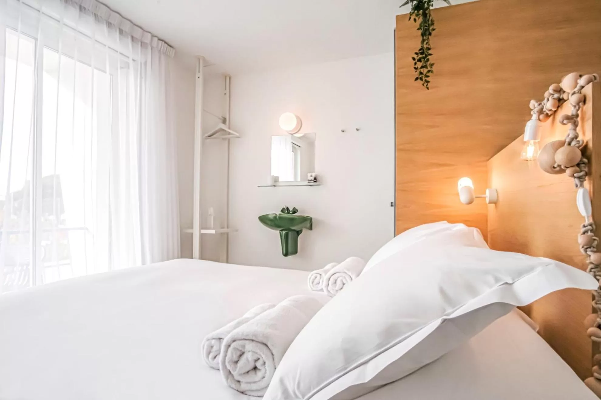 Bed in Hôtel La Reine Jane