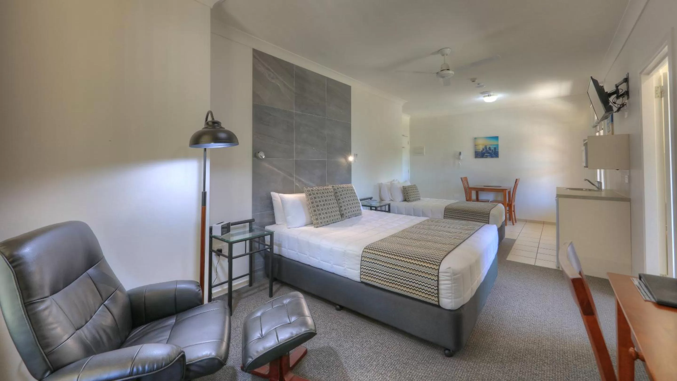 Photo of the whole room, Bed in Heritage River Motor Inn