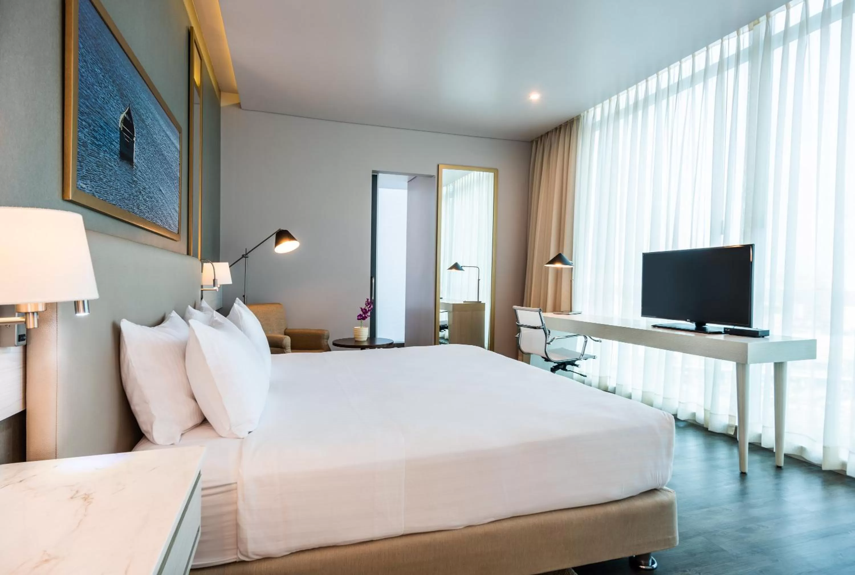 Photo of the whole room, Bed in Crowne Plaza Barranquilla by IHG