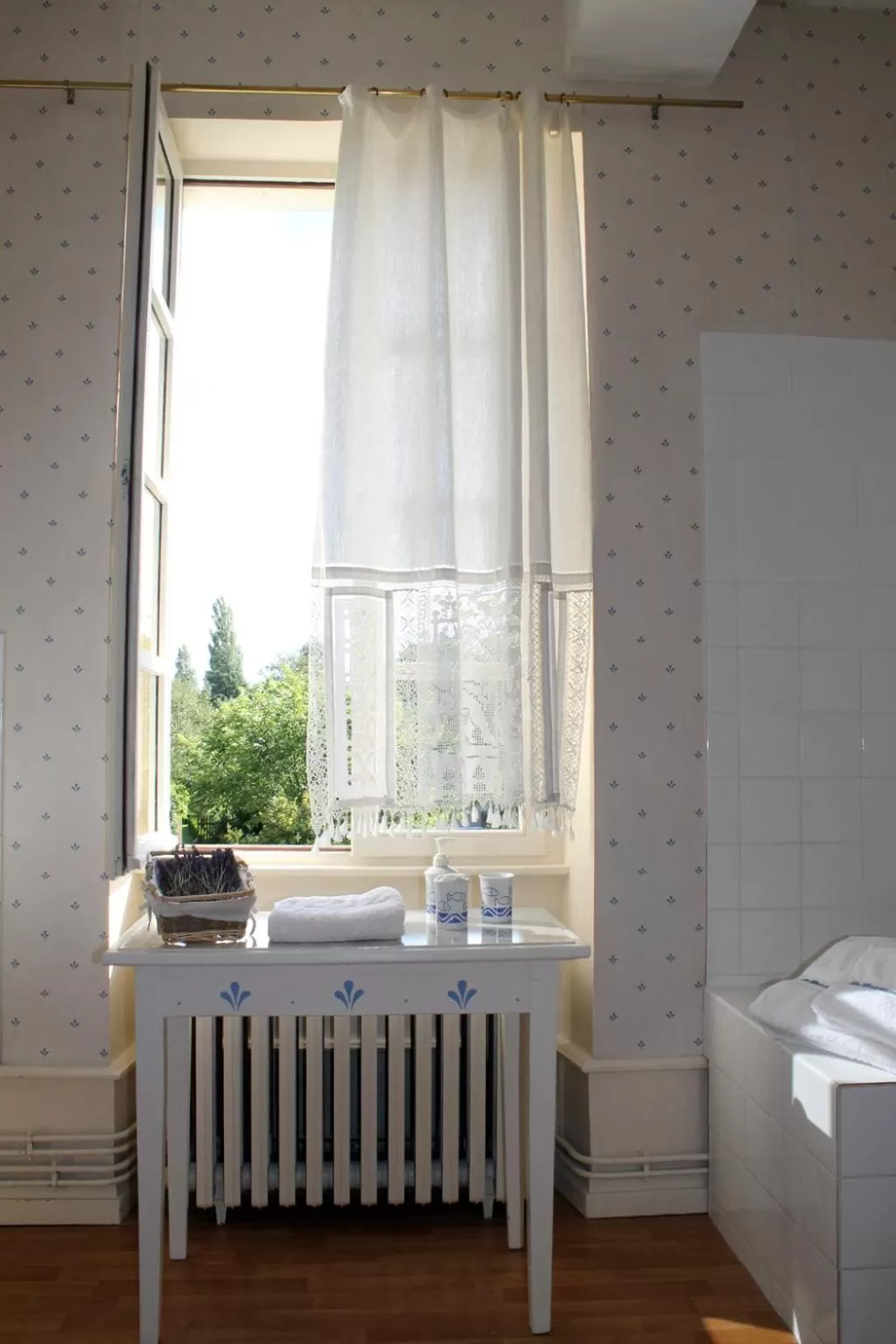 Decorative detail in Chambres d'hôtes La Distillerie B&B