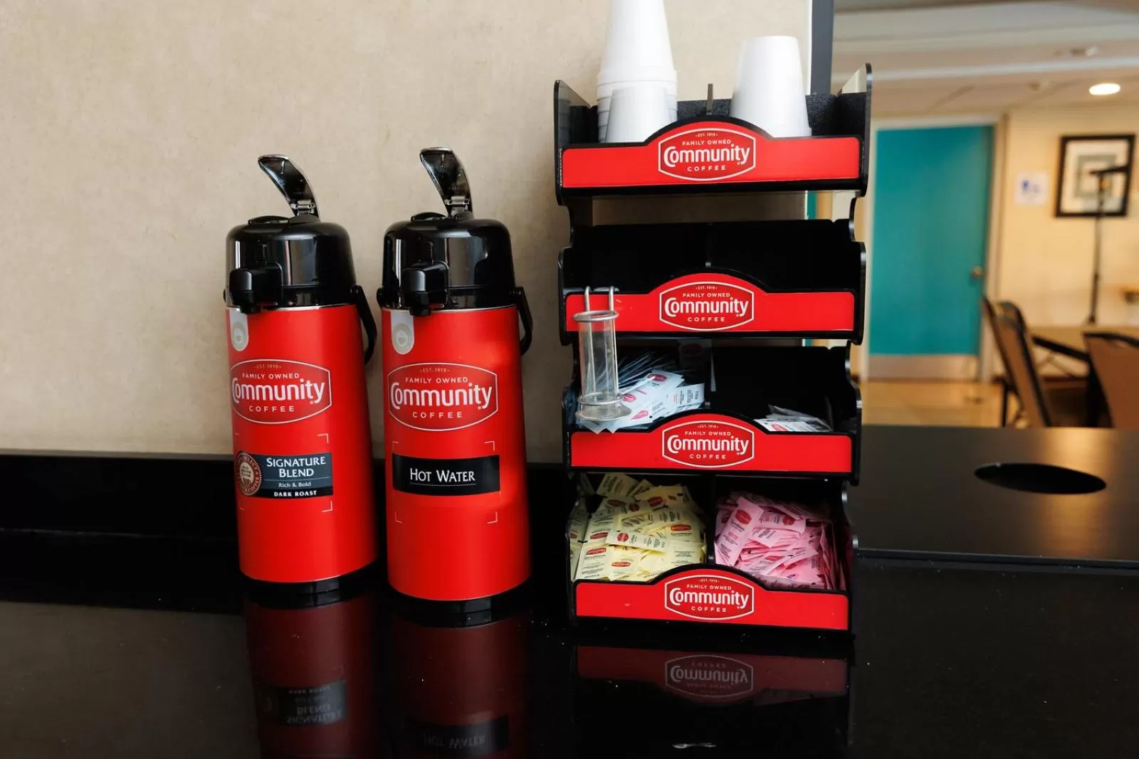 Coffee/tea facilities in Garnet Inn & Suites, Orlando