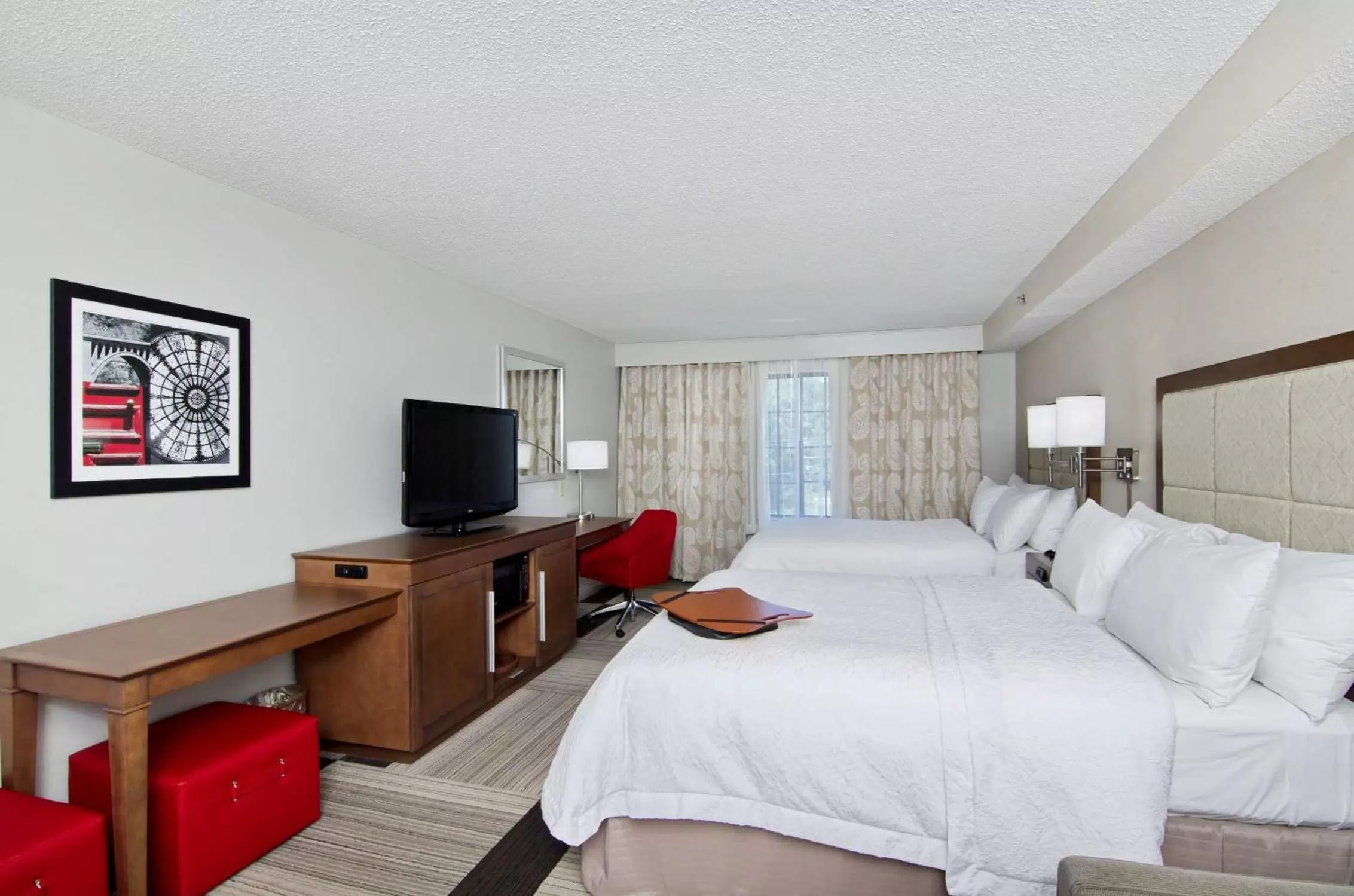 Bed in Hampton Inn Salem