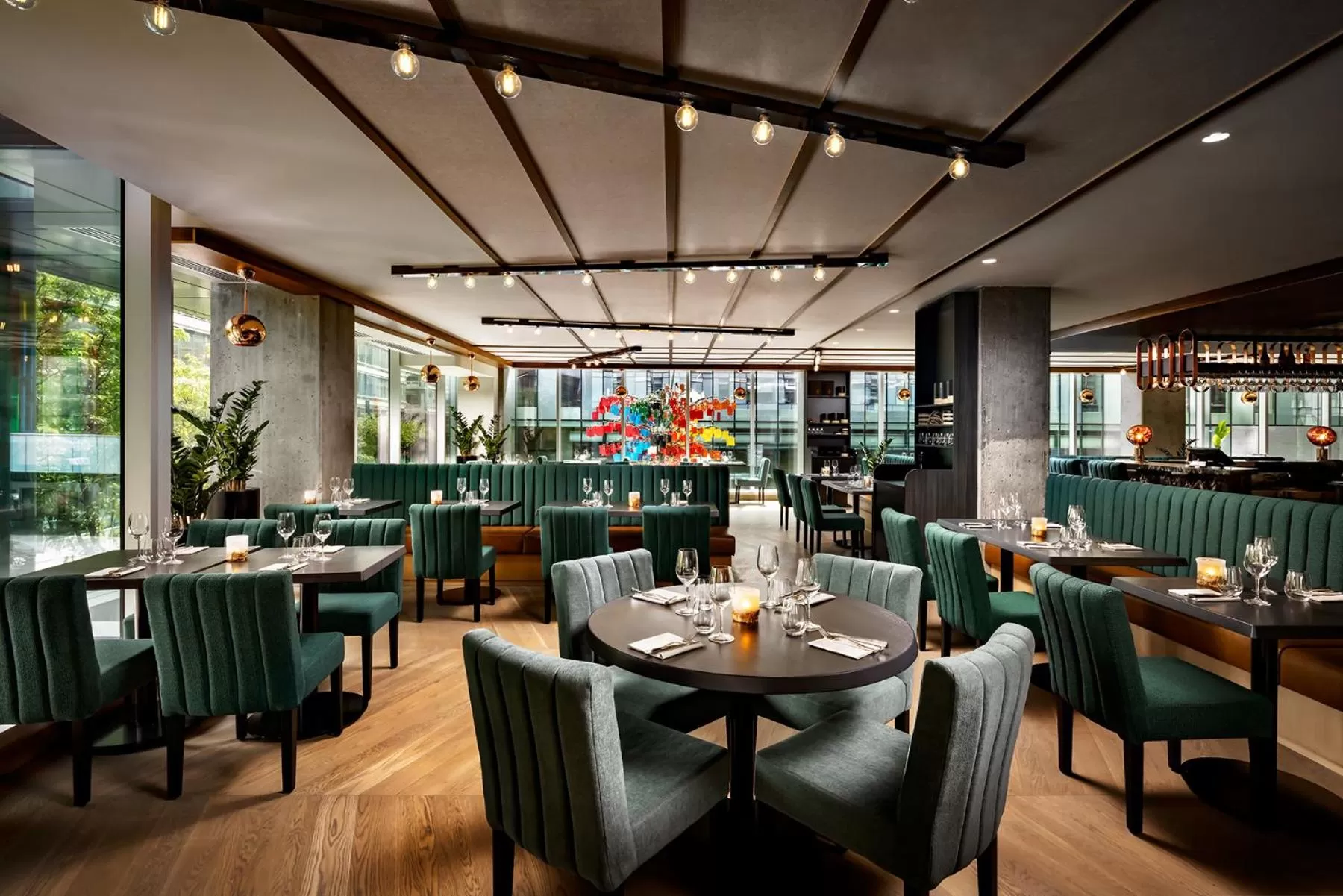 Restaurant/places to eat in Humaniti Hotel Montreal, Autograph Collection