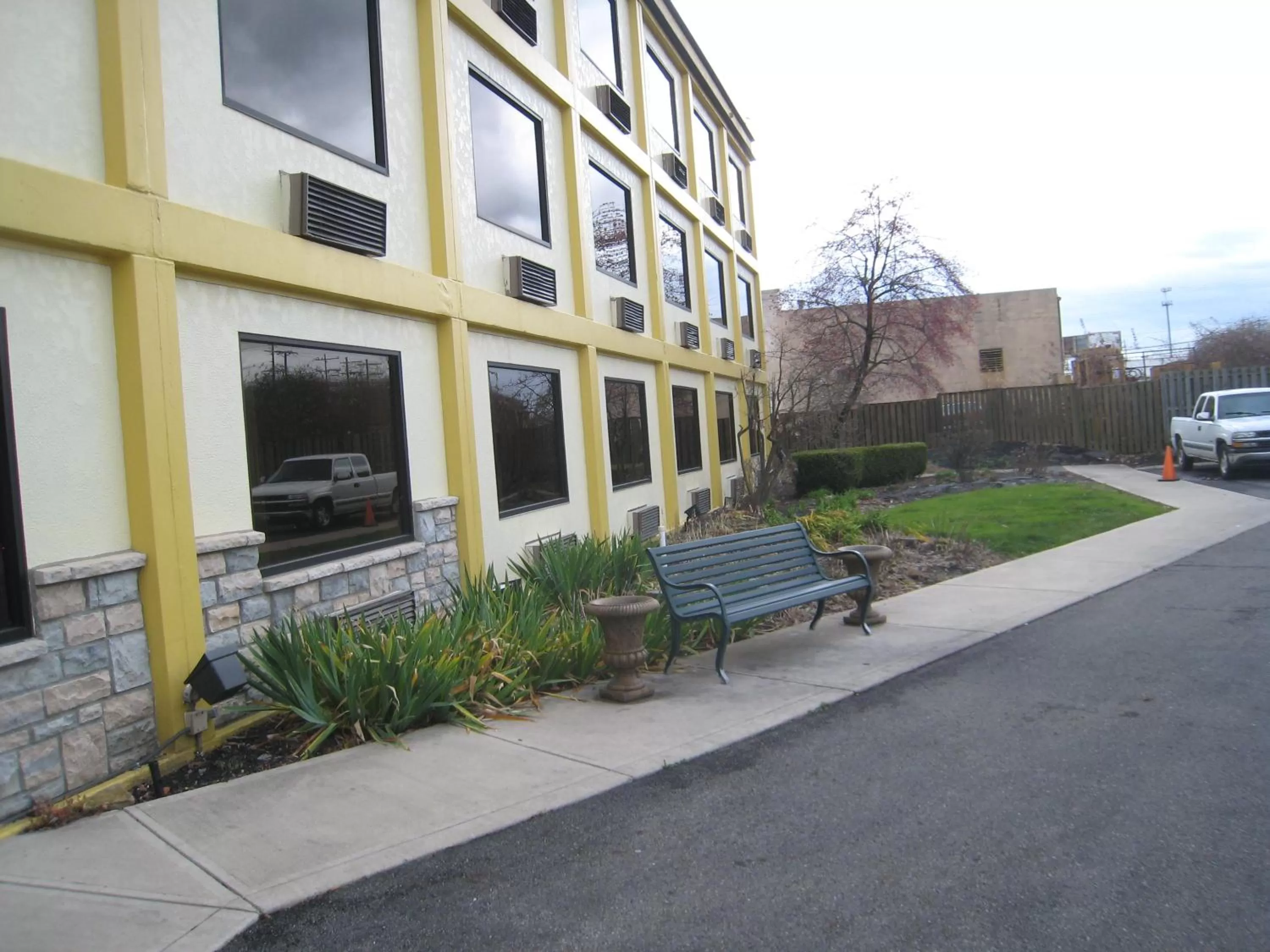 Garden in Days Inn by Wyndham Columbus Airport