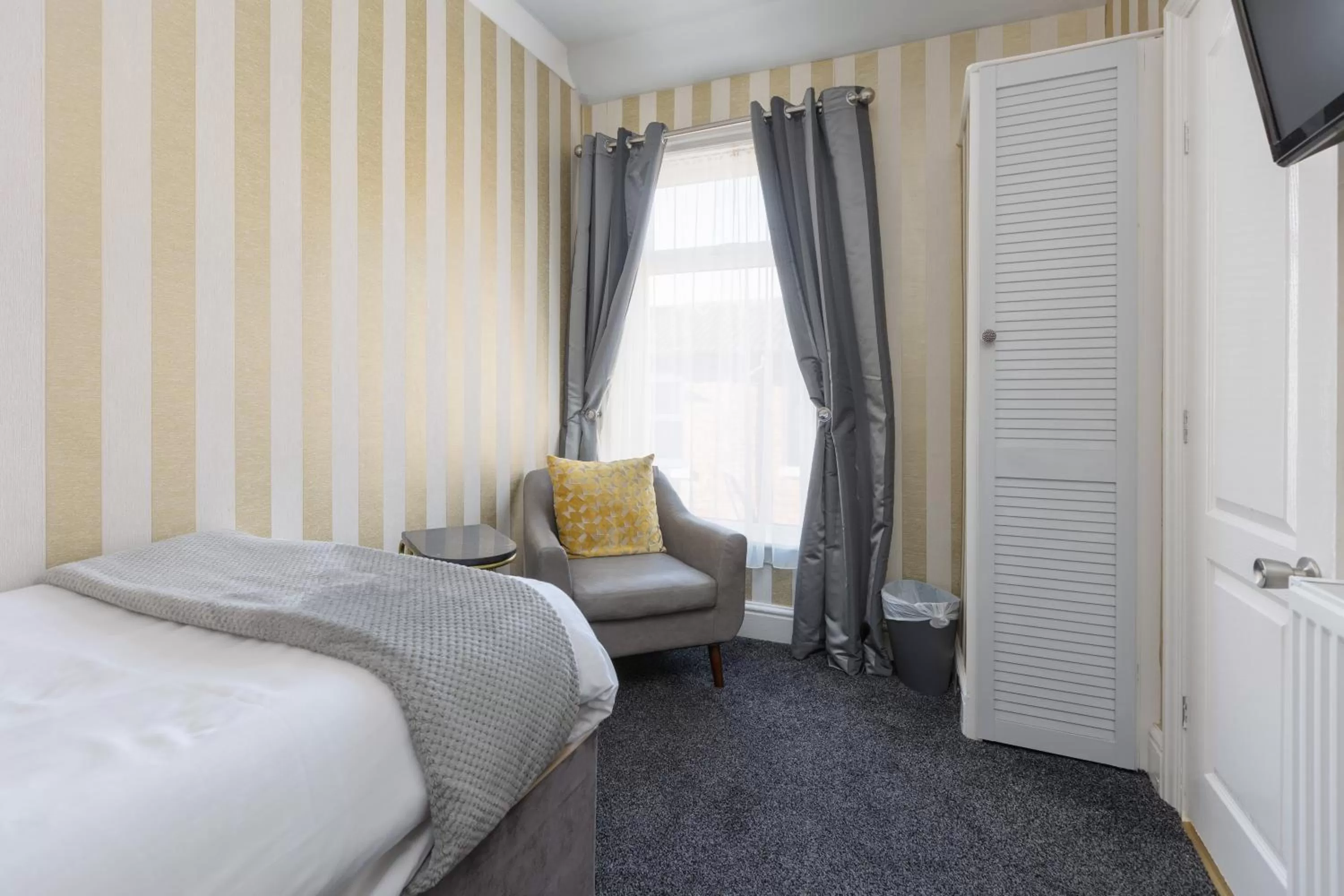 Bed in Adelaide Lodge - Town Centre - Opposite Winter Gardens