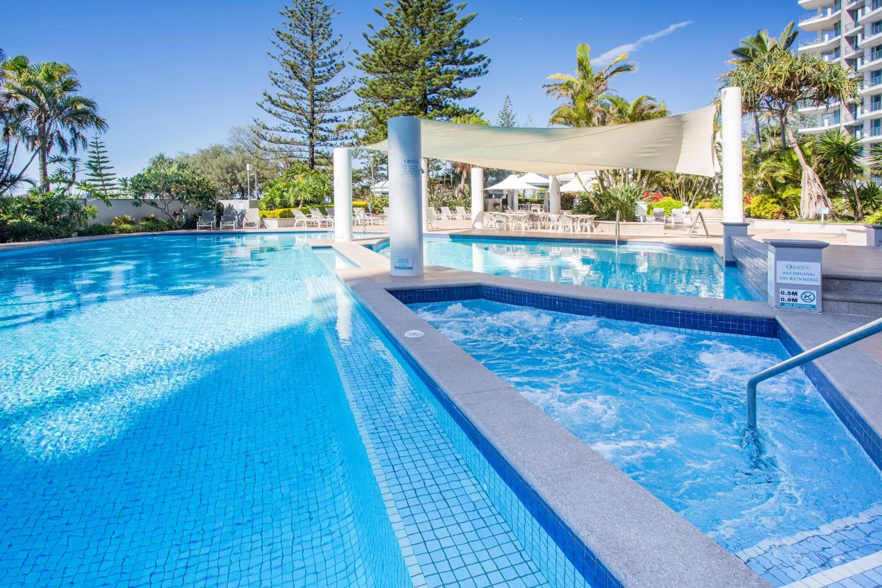 Swimming pool in Oceana On Broadbeach