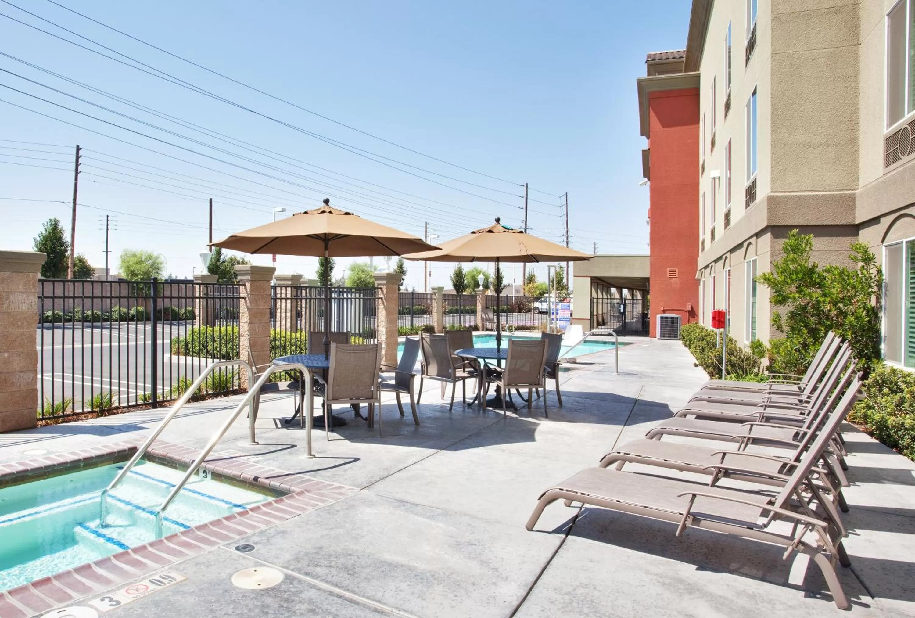 Swimming pool in Holiday Inn Express Hotel & Suites Modesto-Salida by IHG
