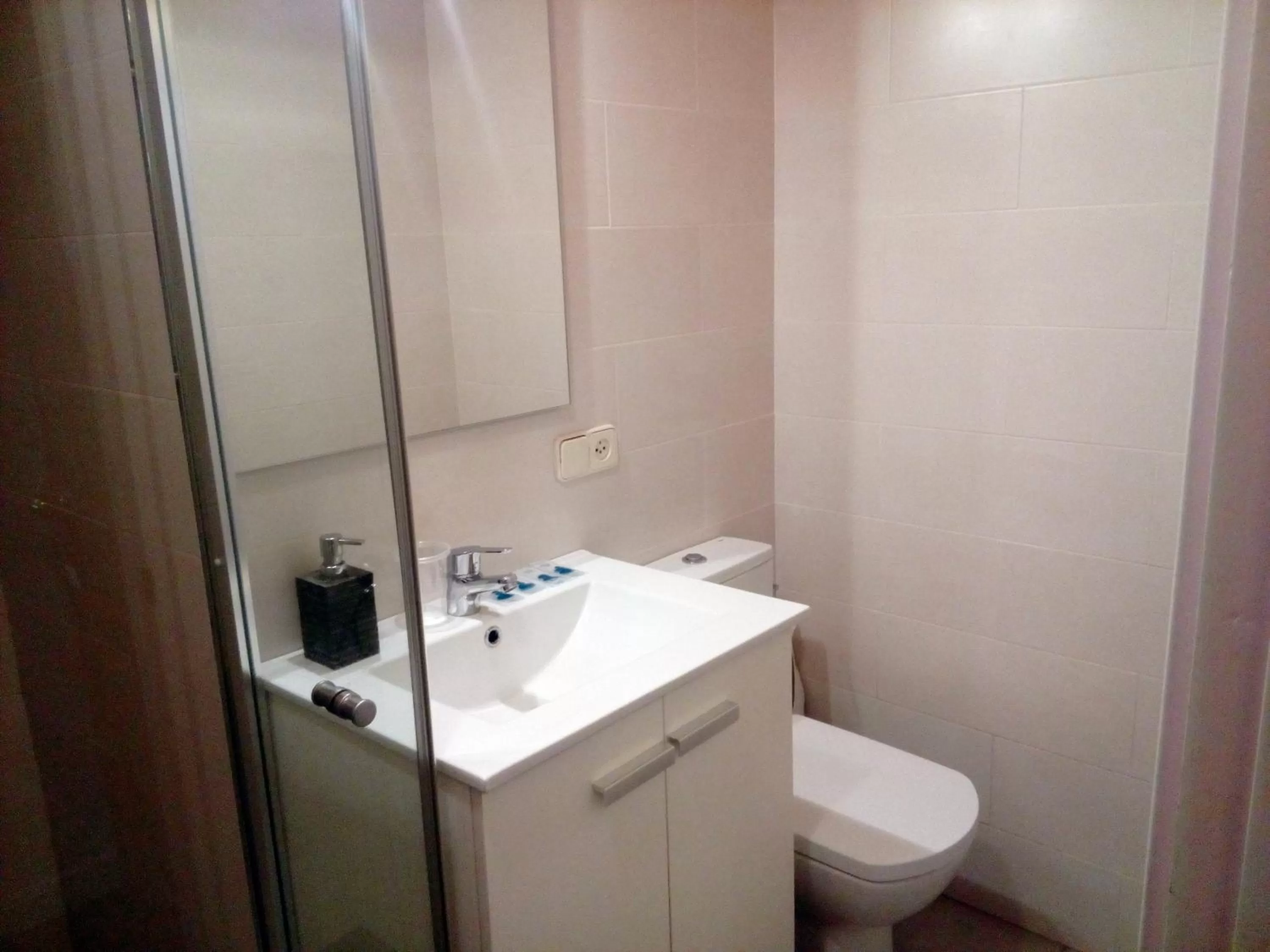 Shower, Bathroom in CAN MENCIÓ - Plaça Major